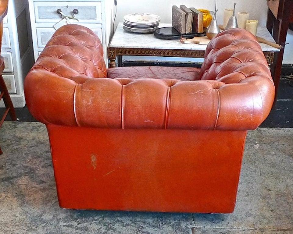 English 1950s Pegasus Leather Armchair on Four Castors For Sale 1