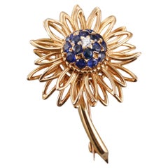 Broche inglés de oro amarillo con diamantes y zafiros de los años 60