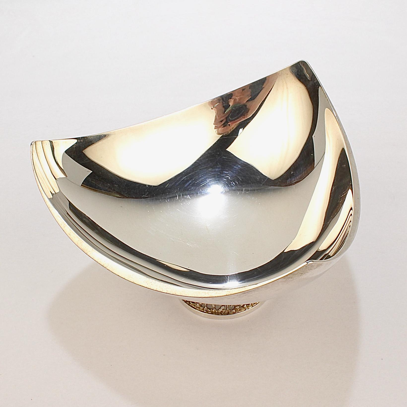 English 1980's Modernist Caryatic Sterling Silver Bowl by Stuart Devlin For Sale 3