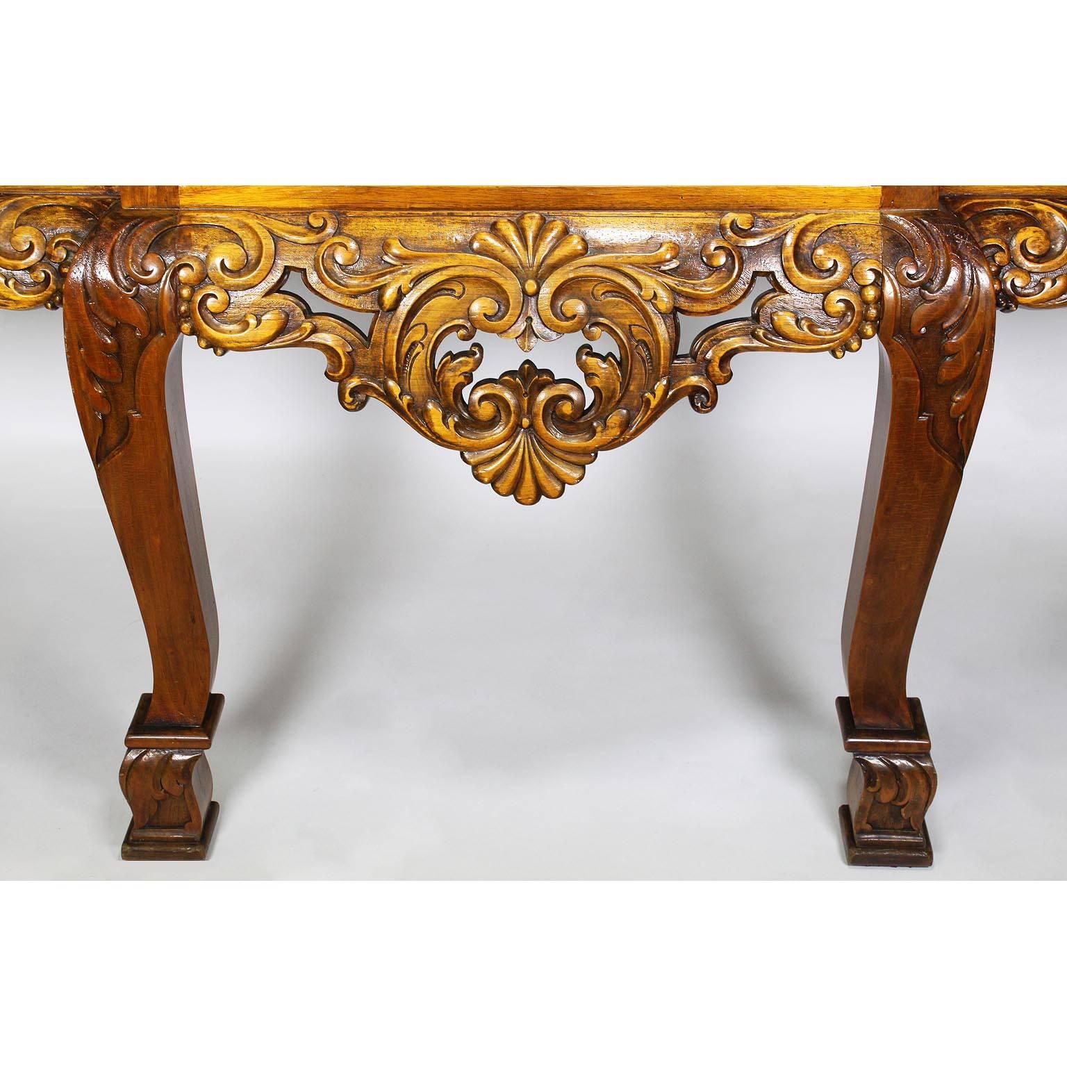 English 19th-20th Century Chippendale Style Carved Light-Walnut Server Buffet In Good Condition For Sale In Los Angeles, CA