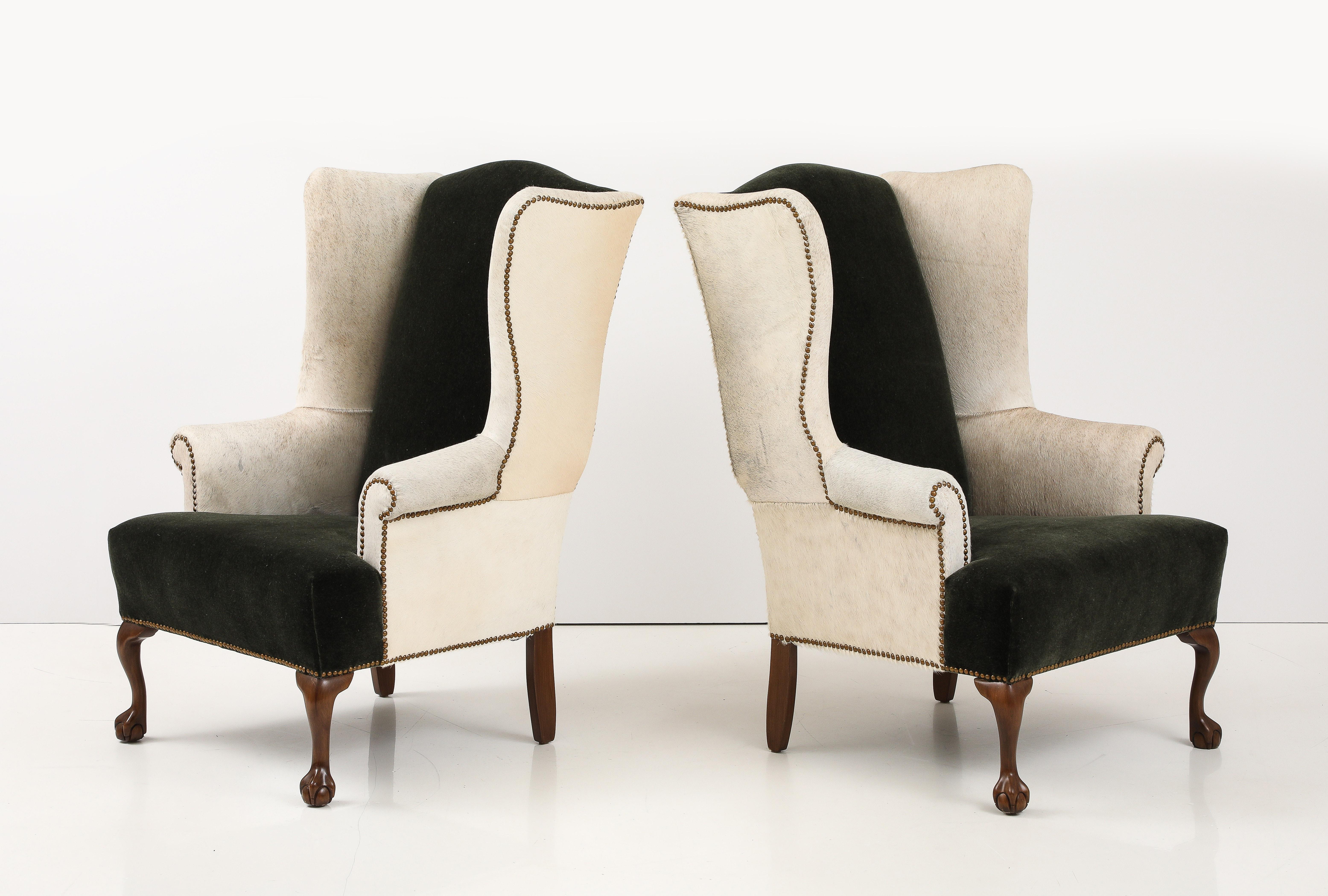 Intagliato a mano Sedie Wingback inglesi del XIX secolo in mohair color verde giaguaro in vendita