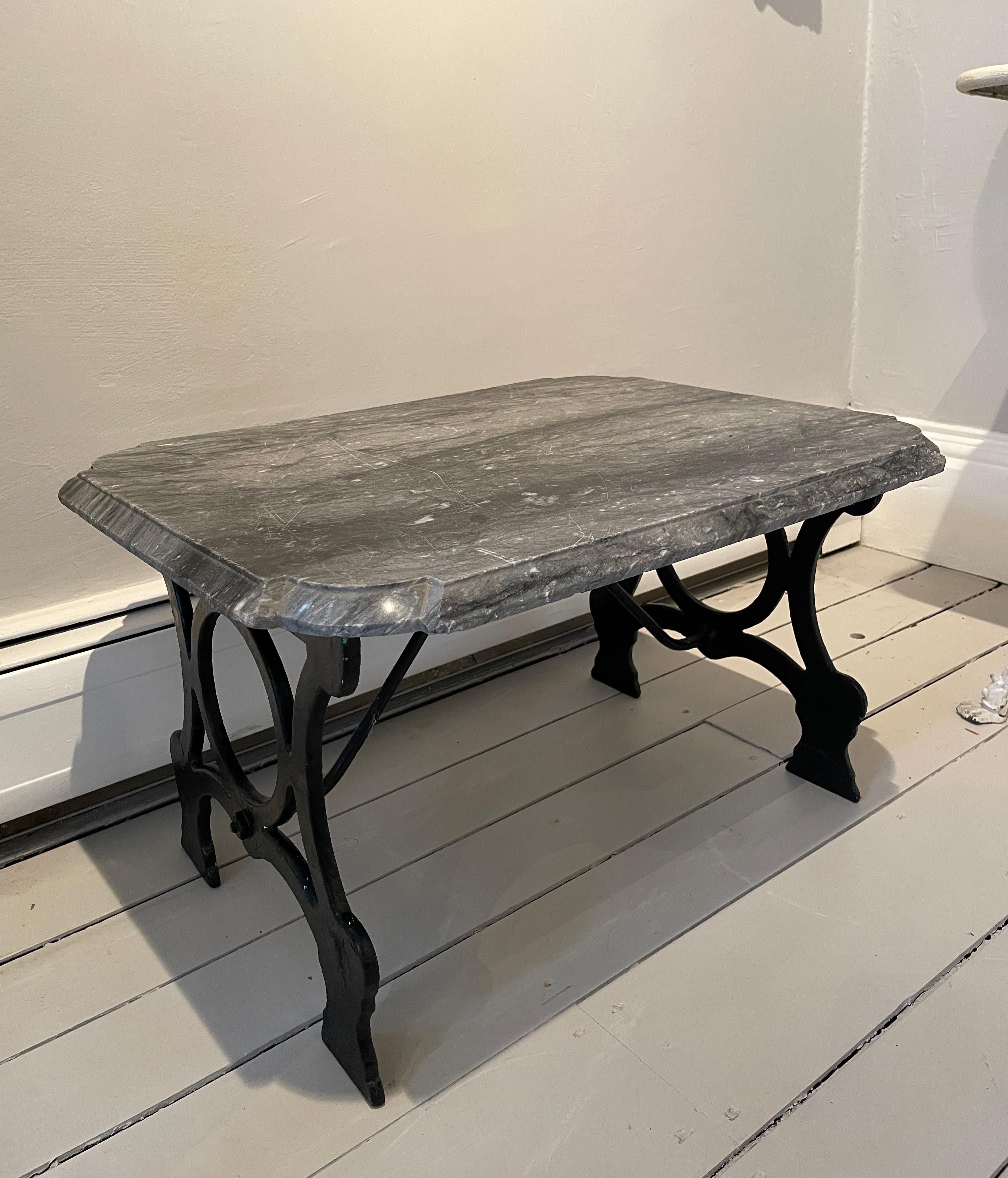 English 19th Century Rectangular Cast Iron Table with Grey Marble Top For Sale 1