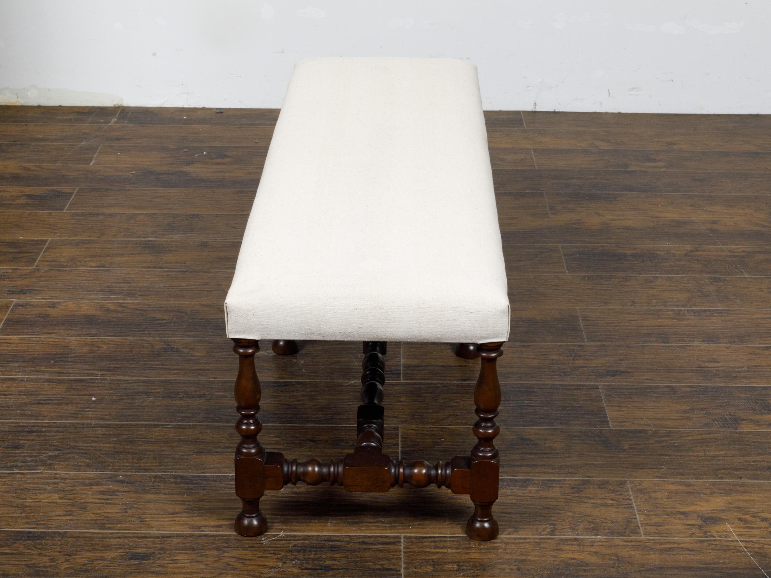English 19th Century 1920s Walnut Bench with Turned Legs and Upholstery For Sale 2