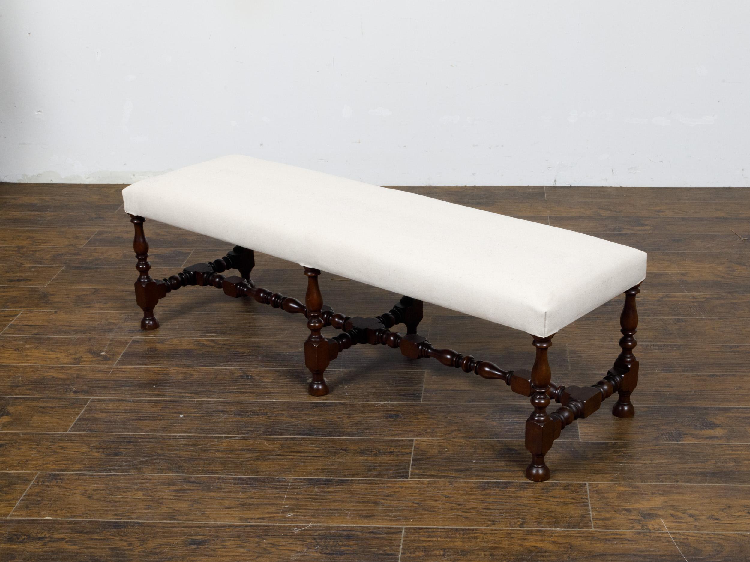 English 19th Century 1920s Walnut Bench with Turned Legs and Upholstery For Sale 3