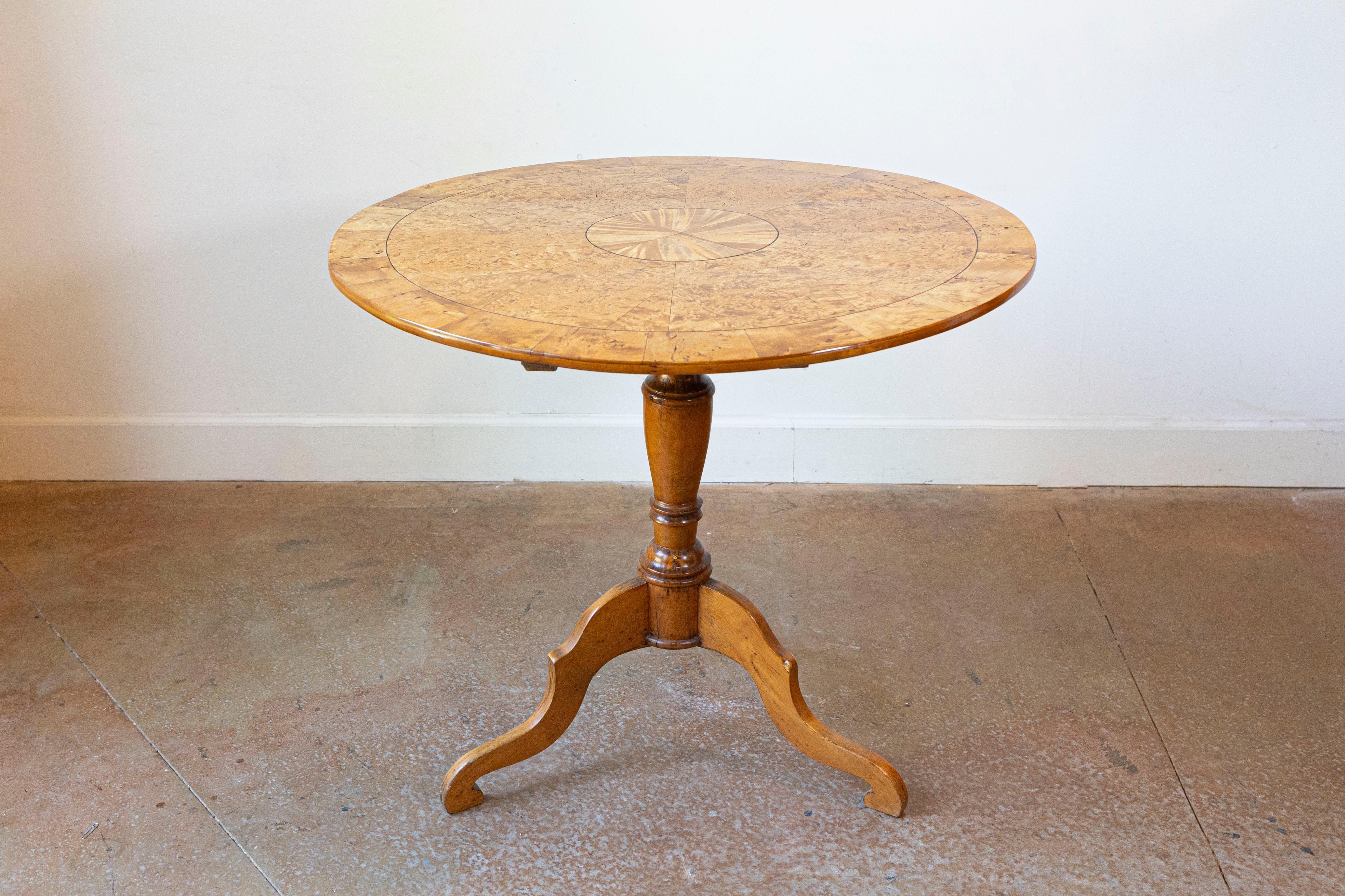 English 19th century alder root tilt-top table with beautifully veneered top, turned pedestal, tripod base made of three delicately carved scrolling legs. Radiating with timeless elegance, this 19th century English tilt-top table is a noteworthy