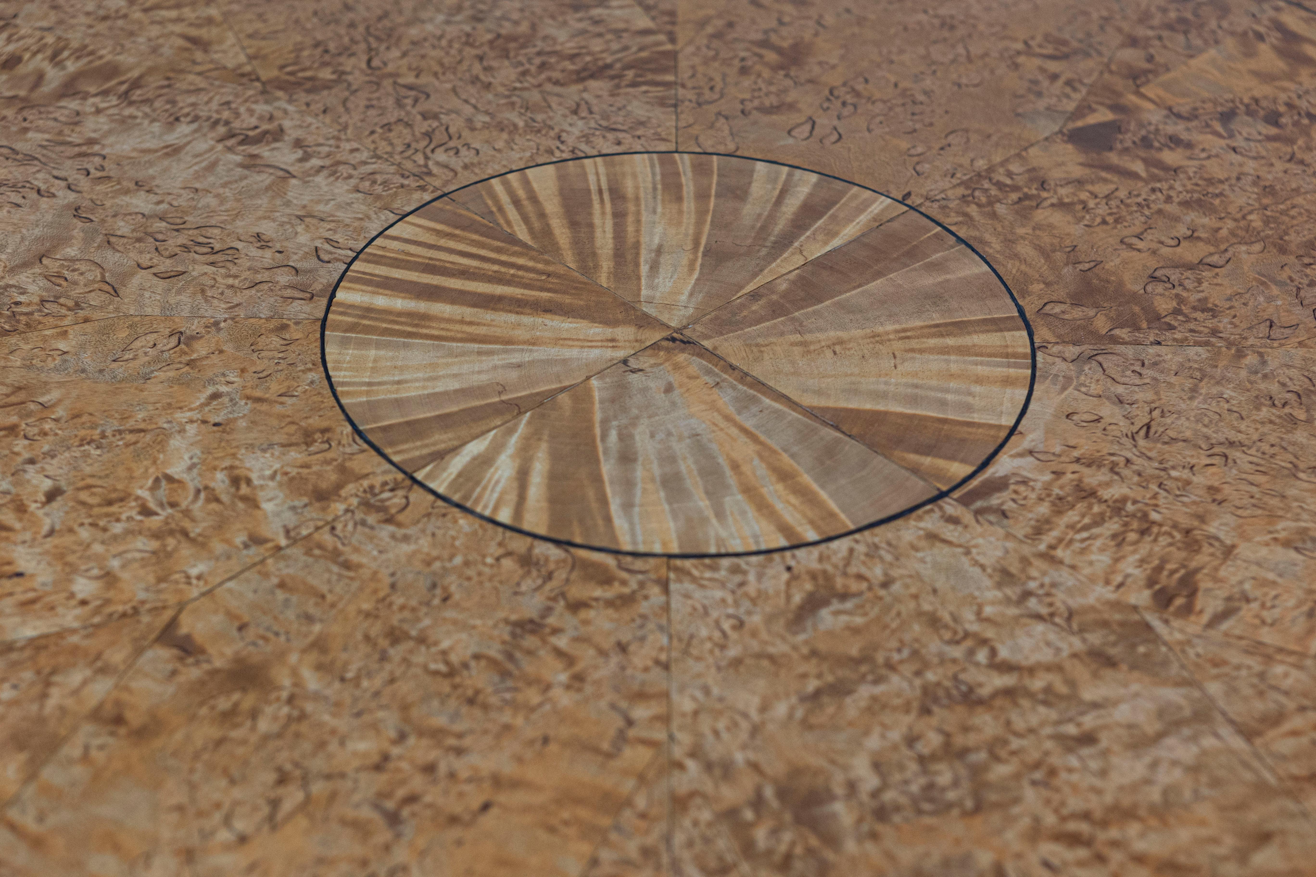Veneer English 19th Century Alder Root Tilt Top Table with Turned Pedestal, Tripod Base