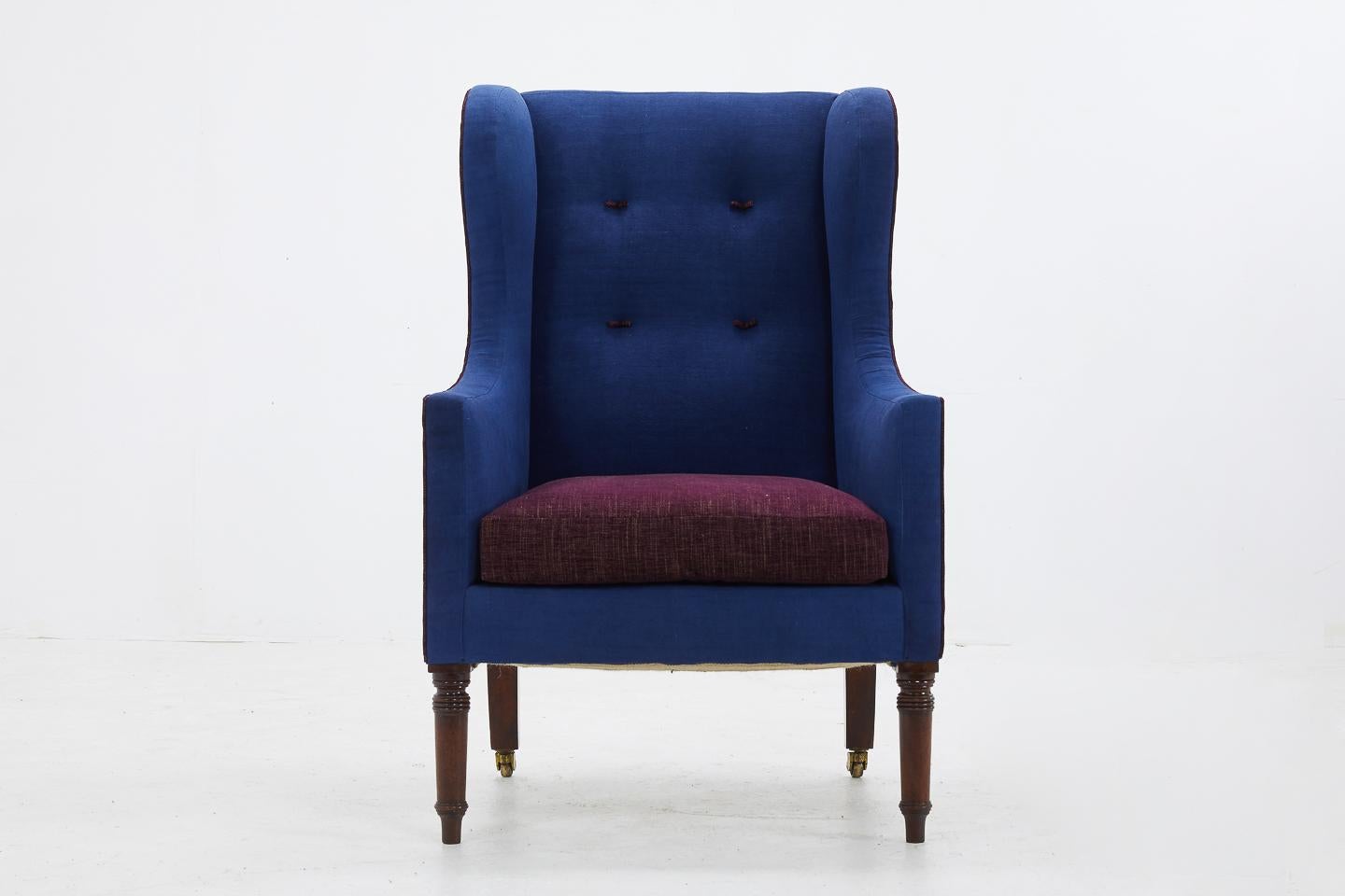 Early 19th century English mahogany armchair.

Seat depth: 56 cm.