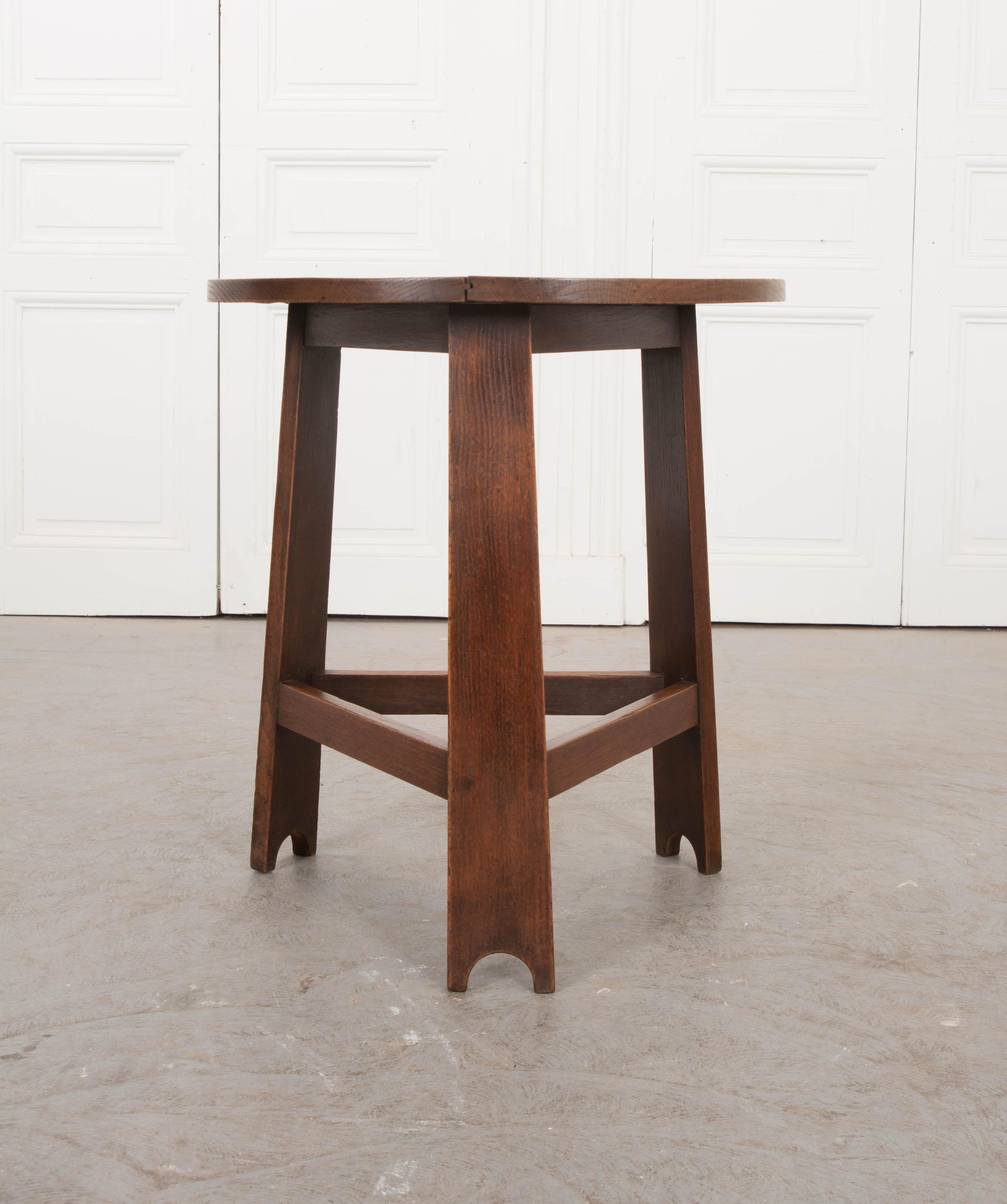 This charming Arts & Crafts movement oak cricket table, circa 1890, is from England and displays a lovely patina. A ‘cricket table’, originally created in the early 16th century, is an occasional table with a round top, set on top of 3 angled legs,