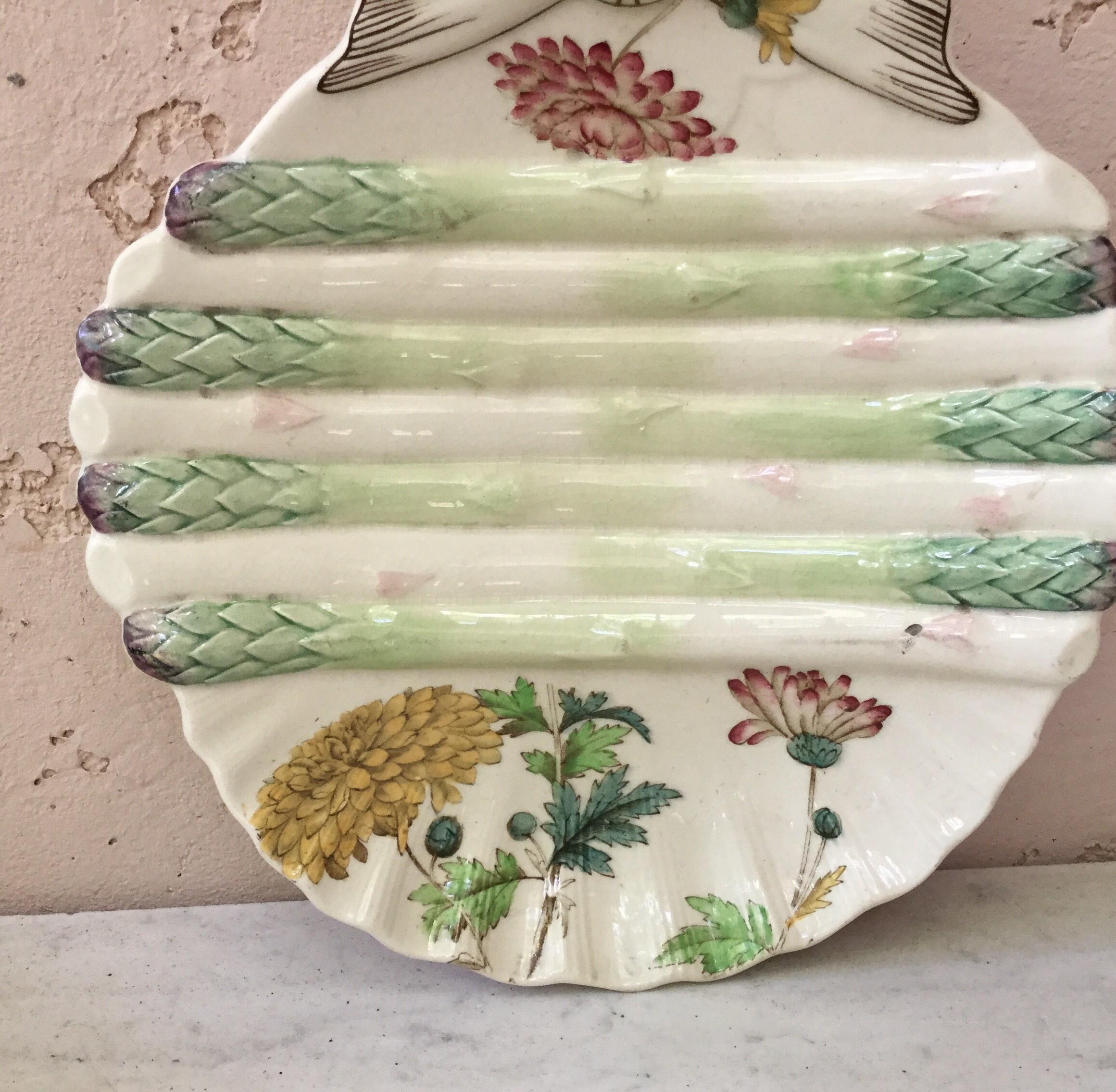 19th century English Majolica shell-shaped asparagus plate decorated with mums flowers 
