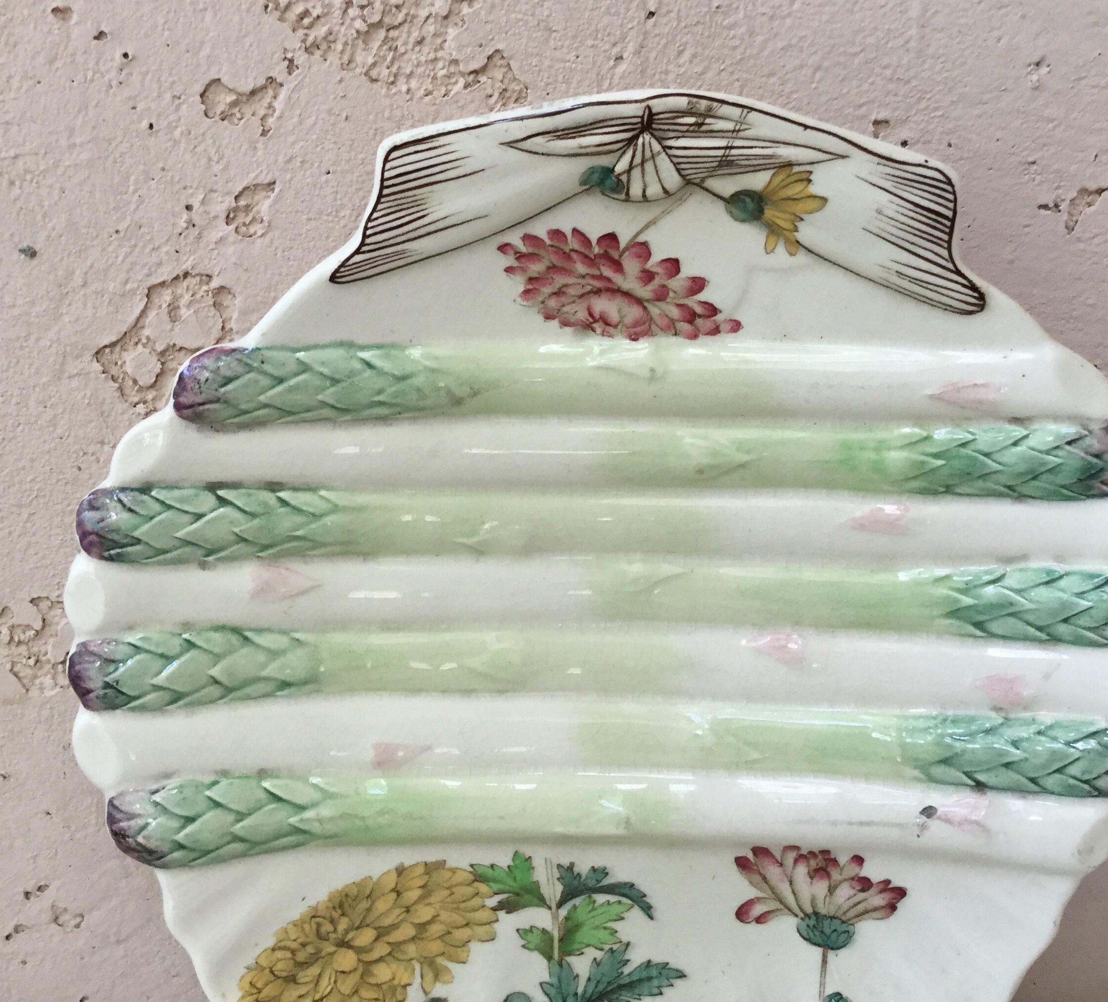 Aesthetic Movement English 19th Century Asparagus Wall Plate with Mums