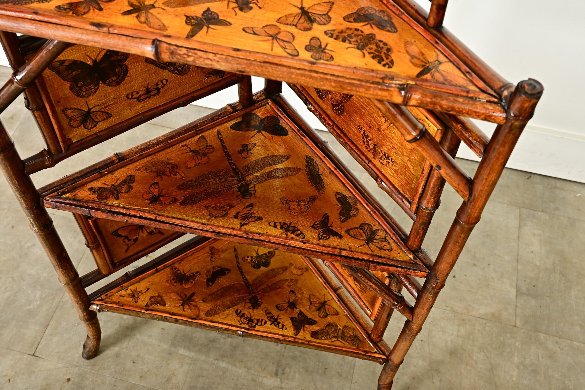 Découpage Scaffale angolare inglese in bambù del XIX secolo in vendita