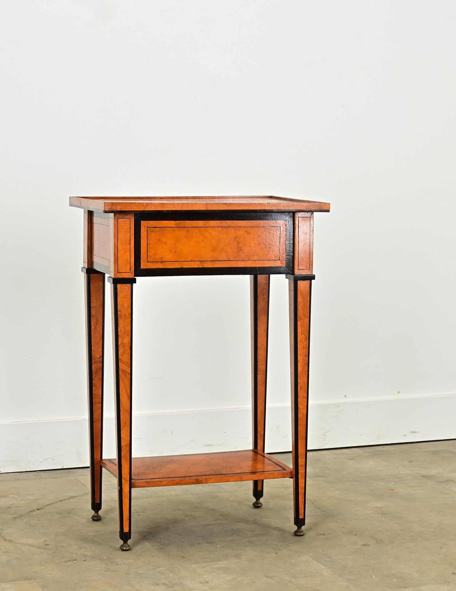 Table anglaise du 19ème siècle en incrustation de bouleau en vente 4
