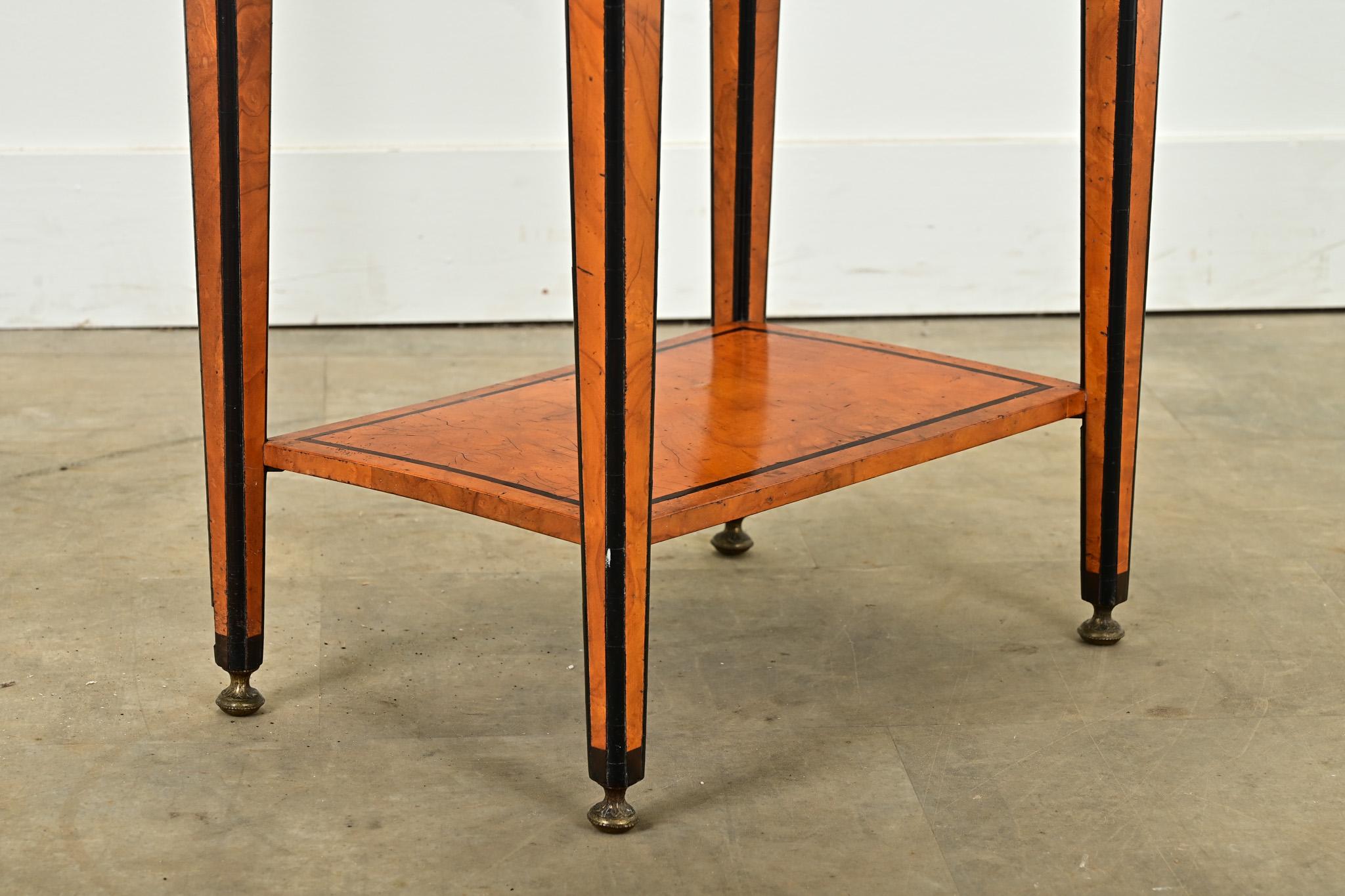 Table anglaise du 19ème siècle en incrustation de bouleau en vente 6