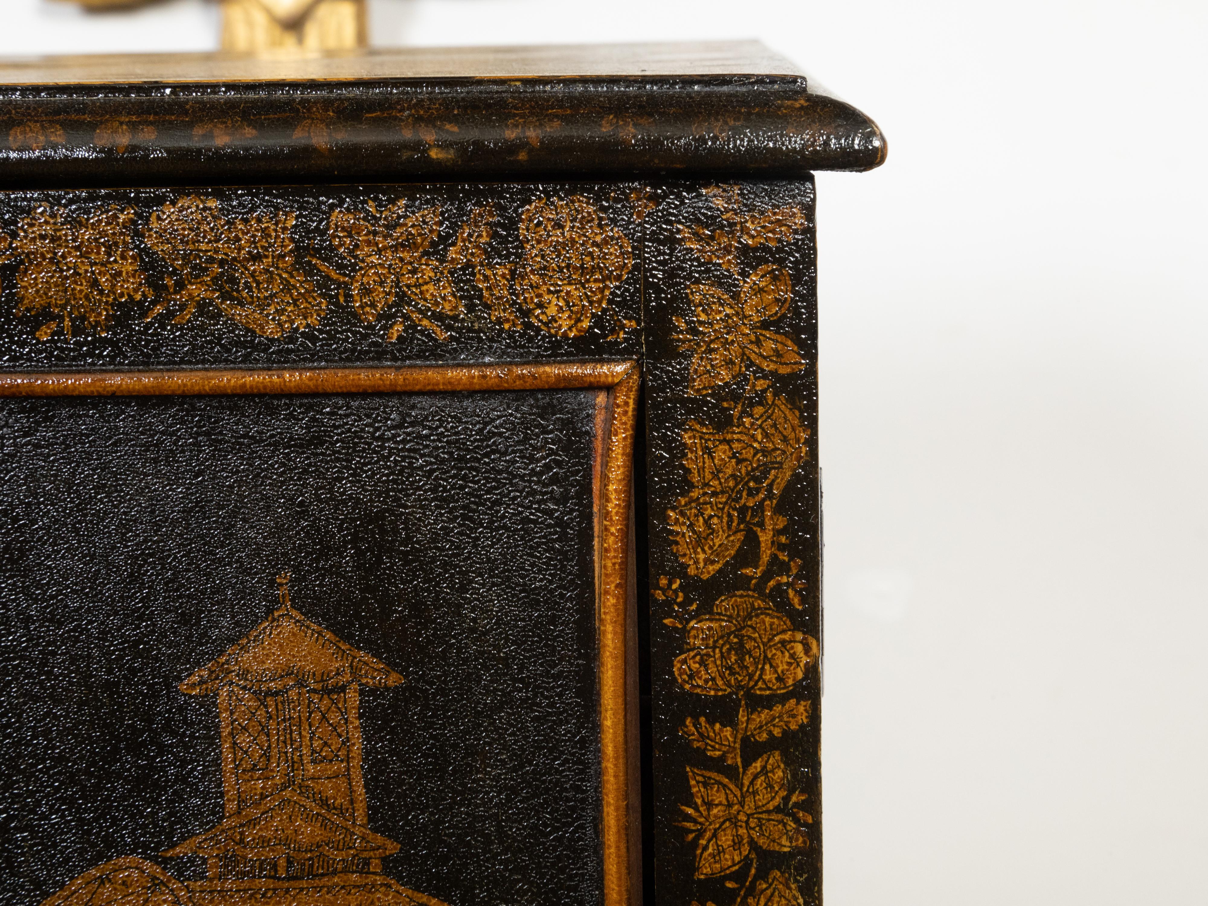 Meuble de rangement chinoiserie anglais du 19ème siècle noir et or à sept tiroirs en vente 4
