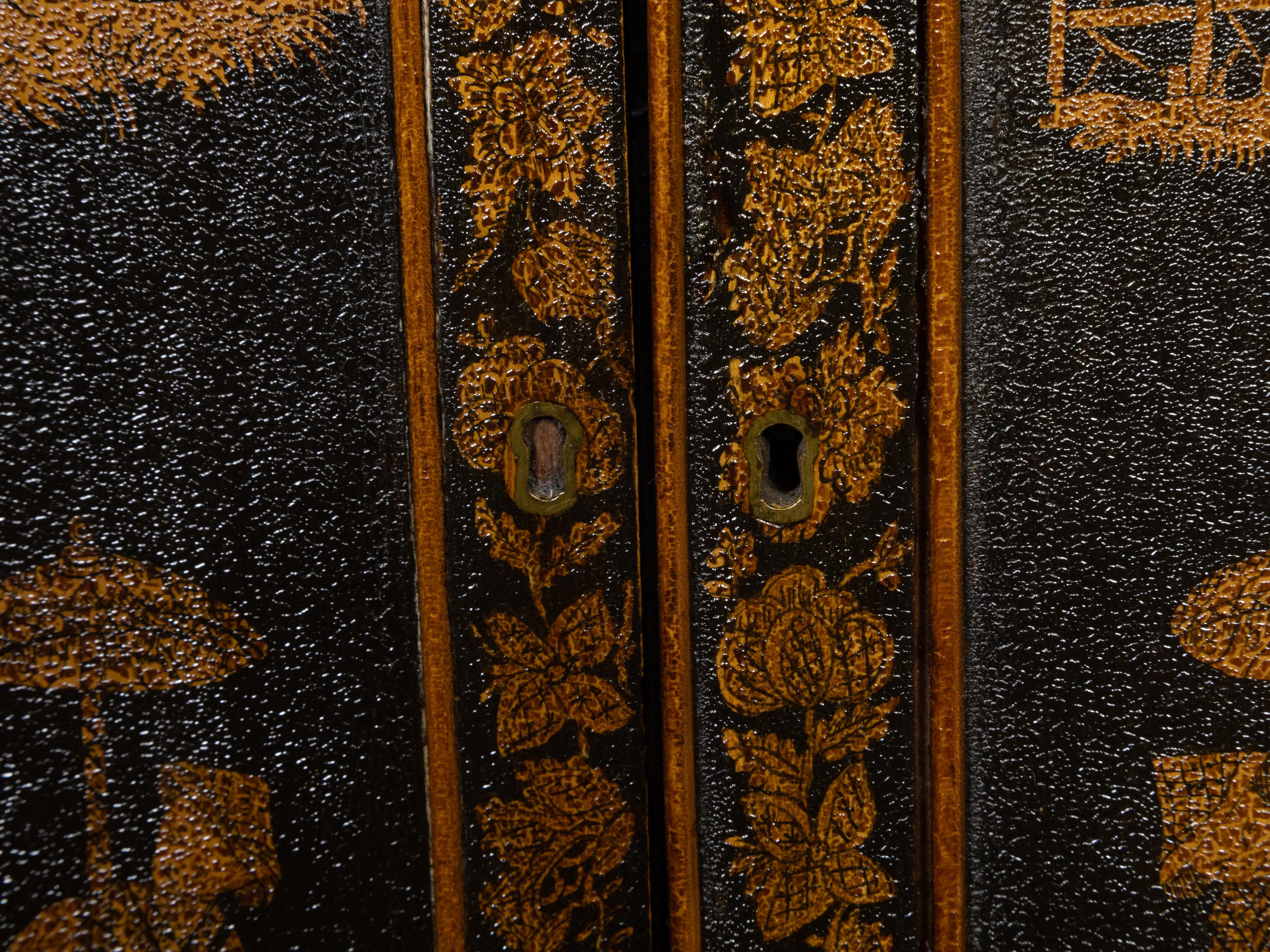 Meuble de rangement chinoiserie anglais du 19ème siècle noir et or à sept tiroirs en vente 7