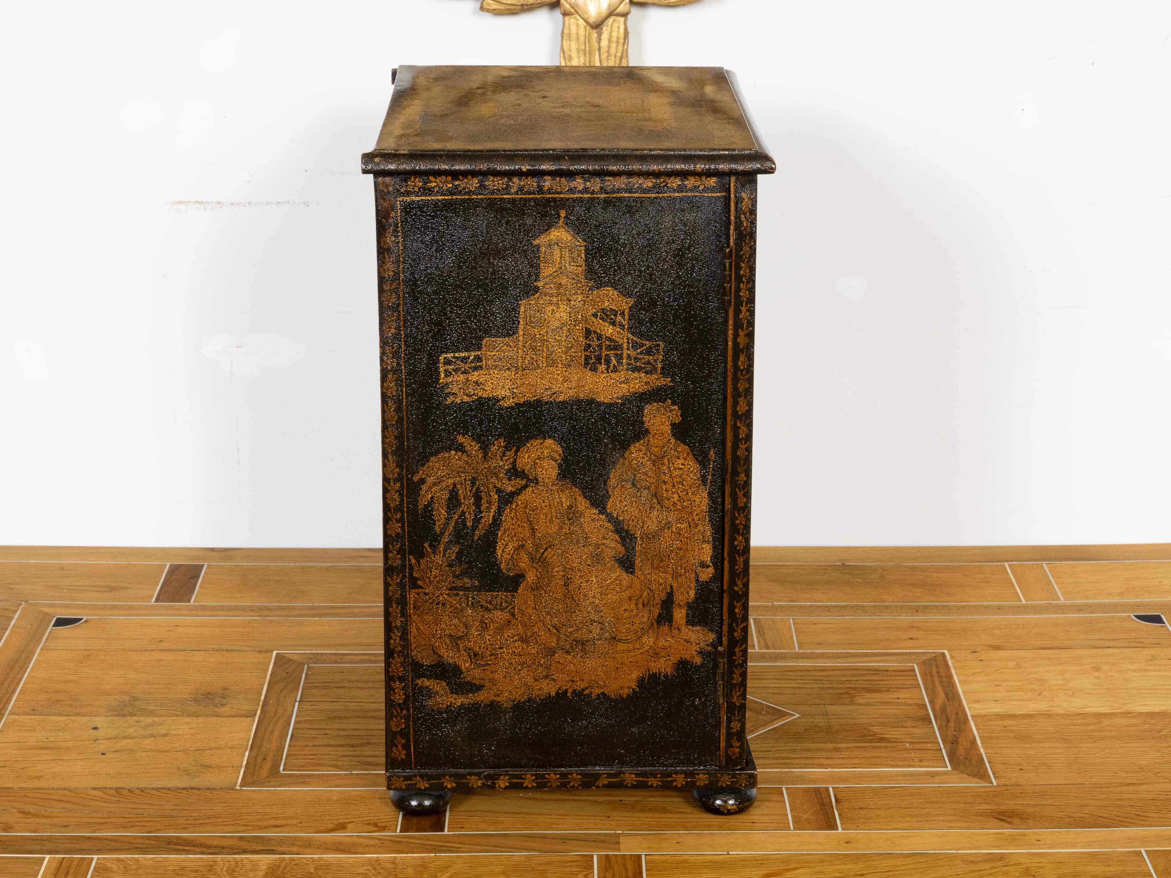 Laqué Meuble de rangement chinoiserie anglais du 19ème siècle noir et or à sept tiroirs en vente