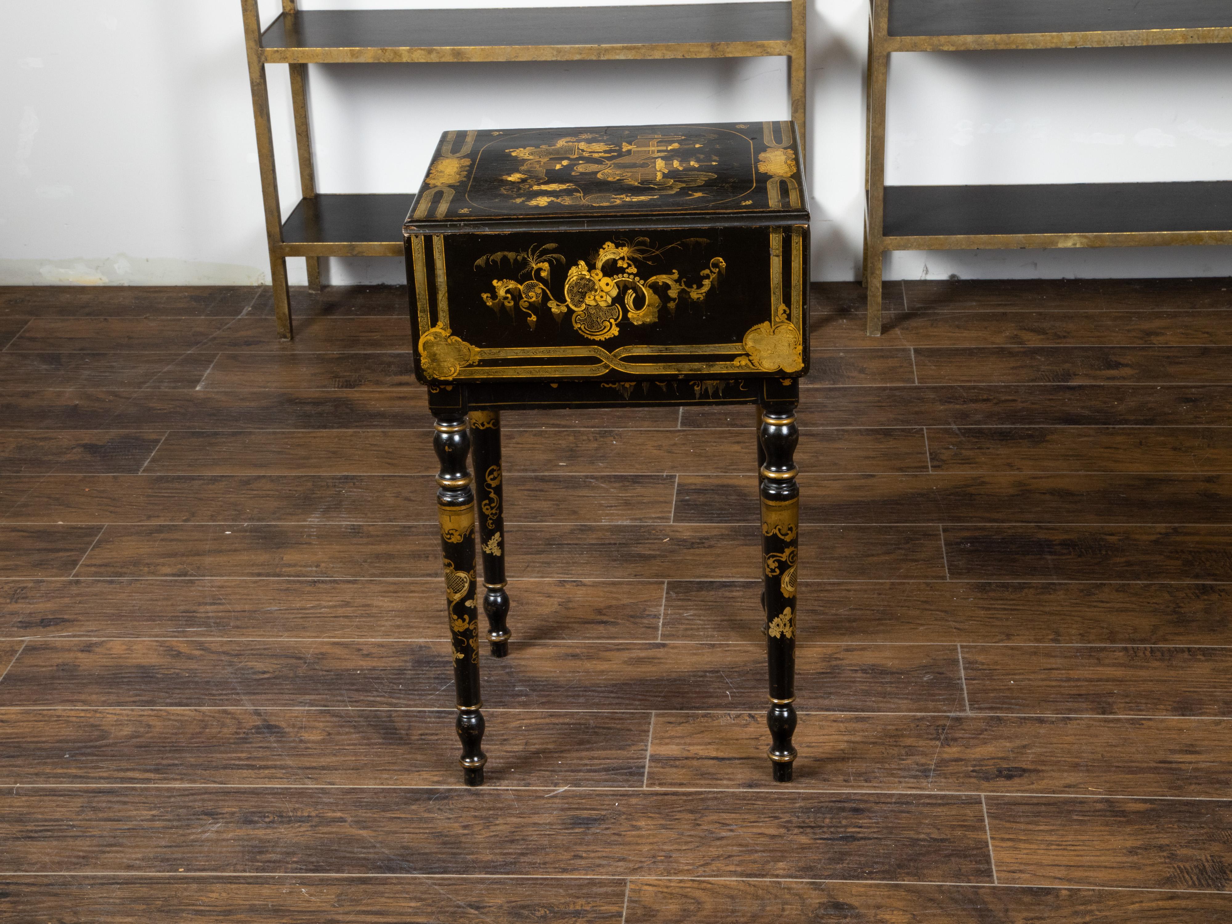 English 19th Century Black and Gold Chinoiserie Table with Two Drop Leaves For Sale 3