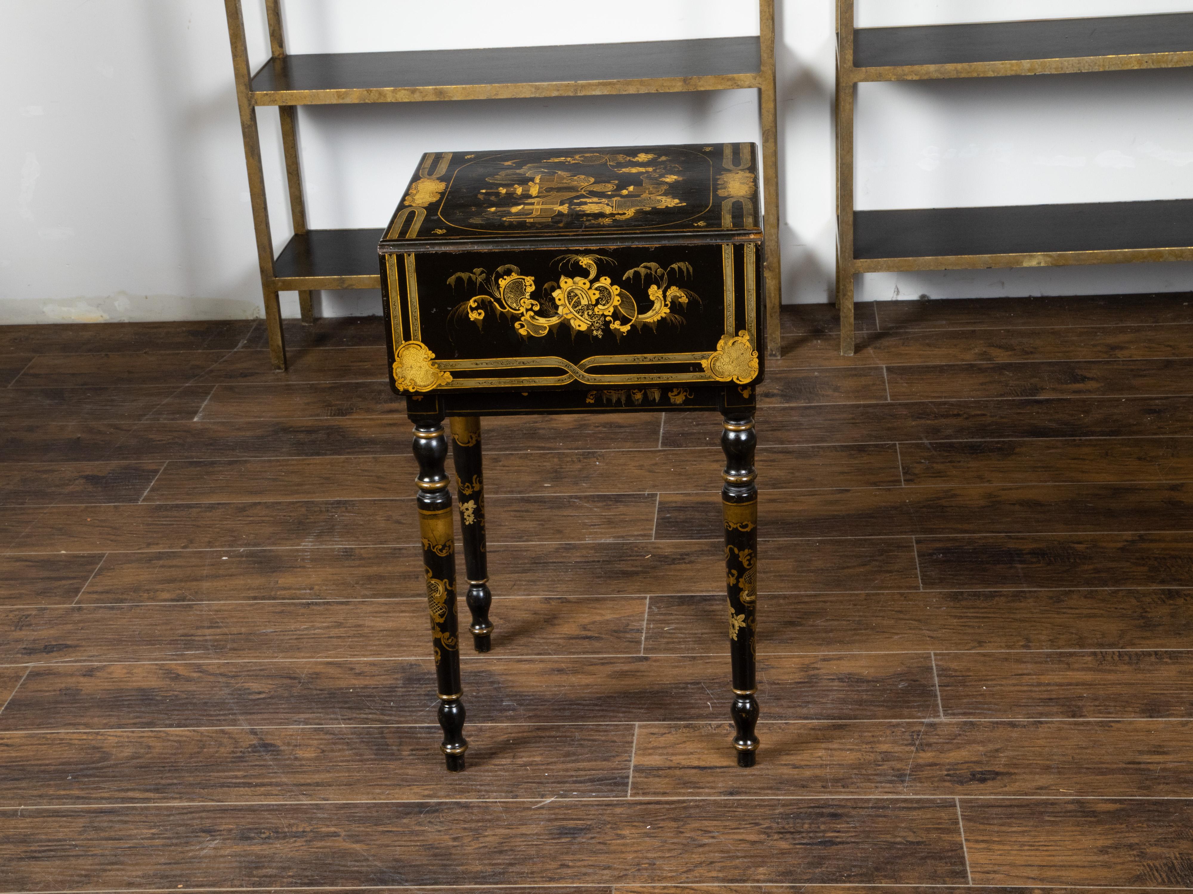 English 19th Century Black and Gold Chinoiserie Table with Two Drop Leaves For Sale 5