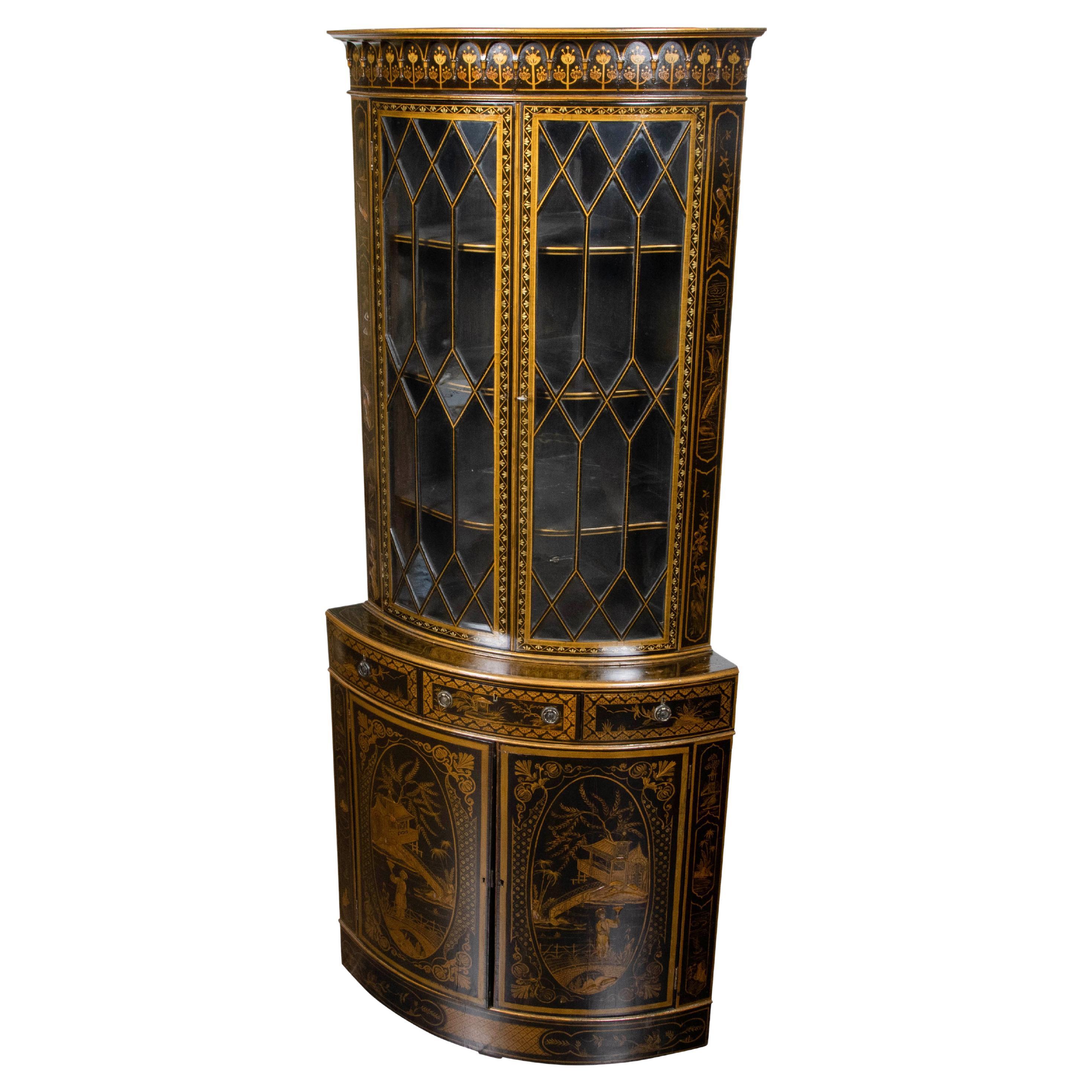 Armario esquinero inglés de la Chinoiserie del siglo XIX lacado en negro y dorado