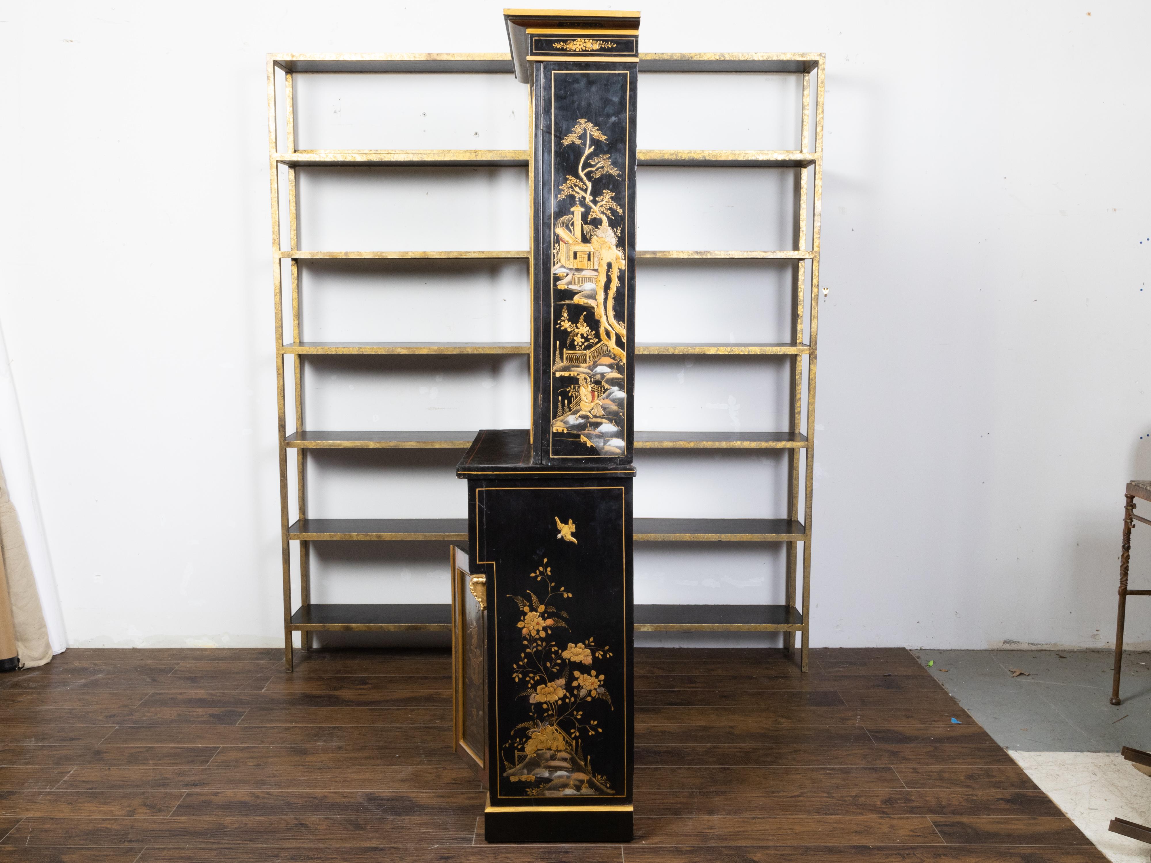 English 19th Century Black and Gold Secretary Bookcase with Chinoiserie Décor For Sale 6