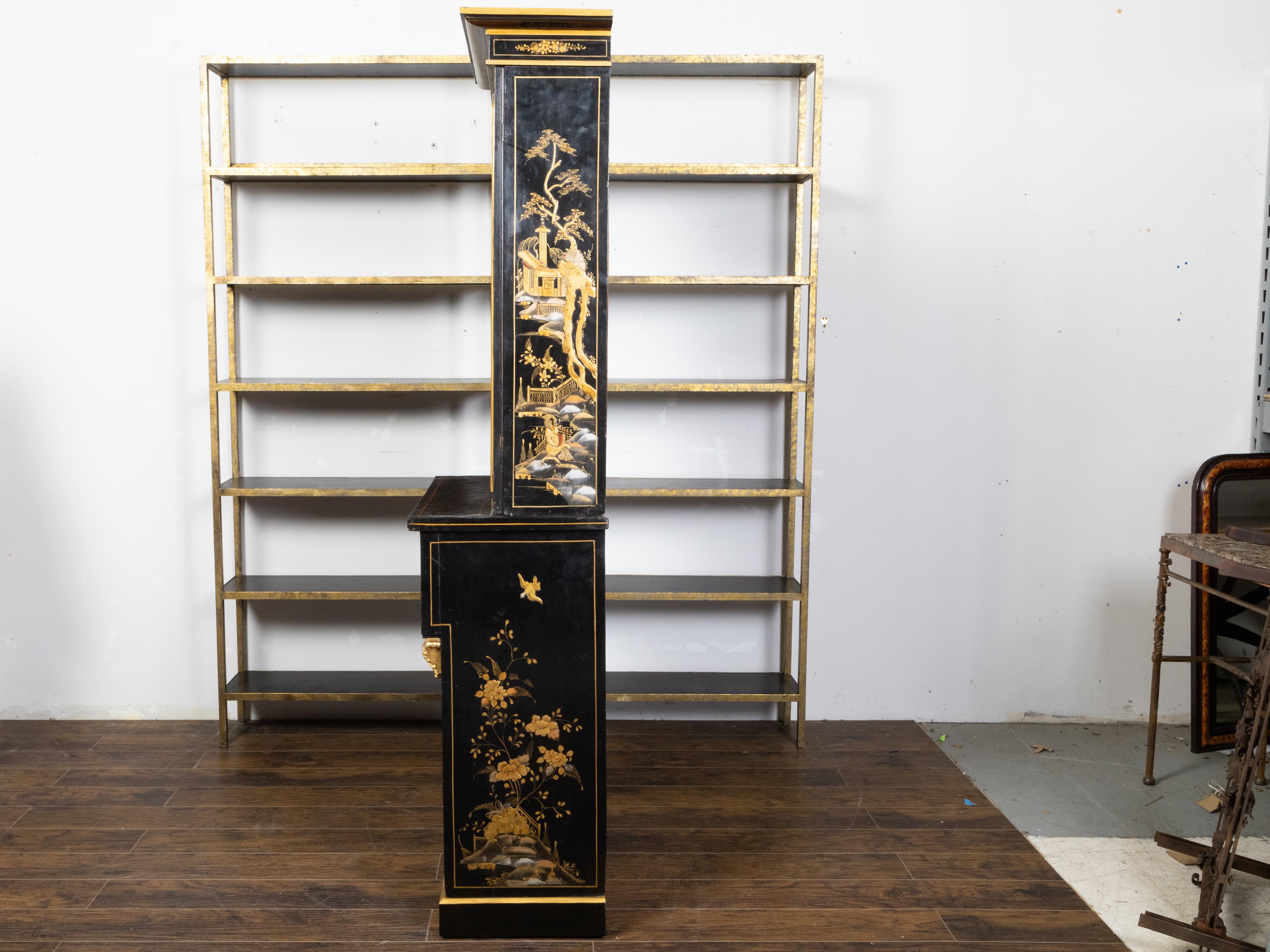 English 19th Century Black and Gold Secretary Bookcase with Chinoiserie Décor For Sale 7