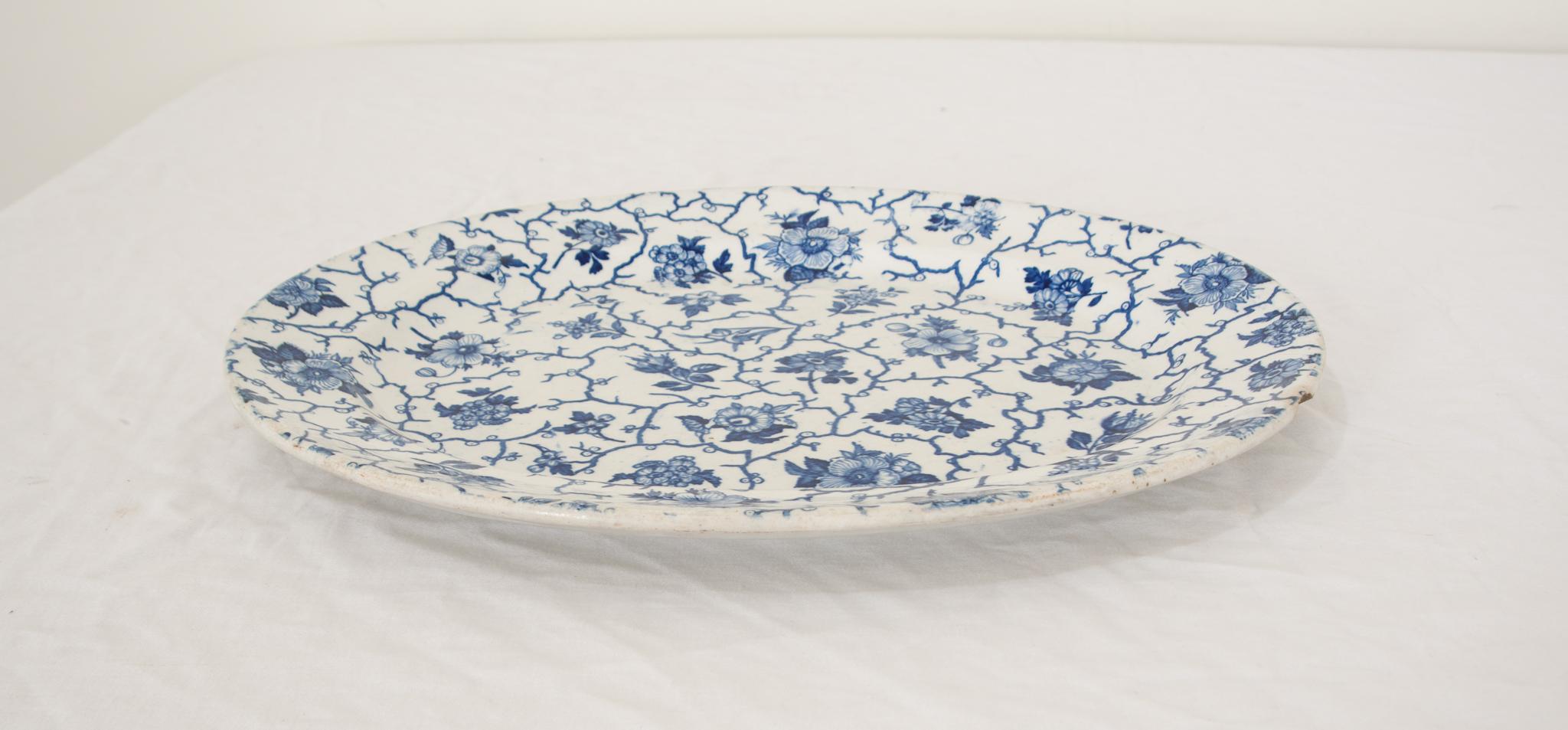English 19th Century Blue and White Platter In Good Condition In Baton Rouge, LA