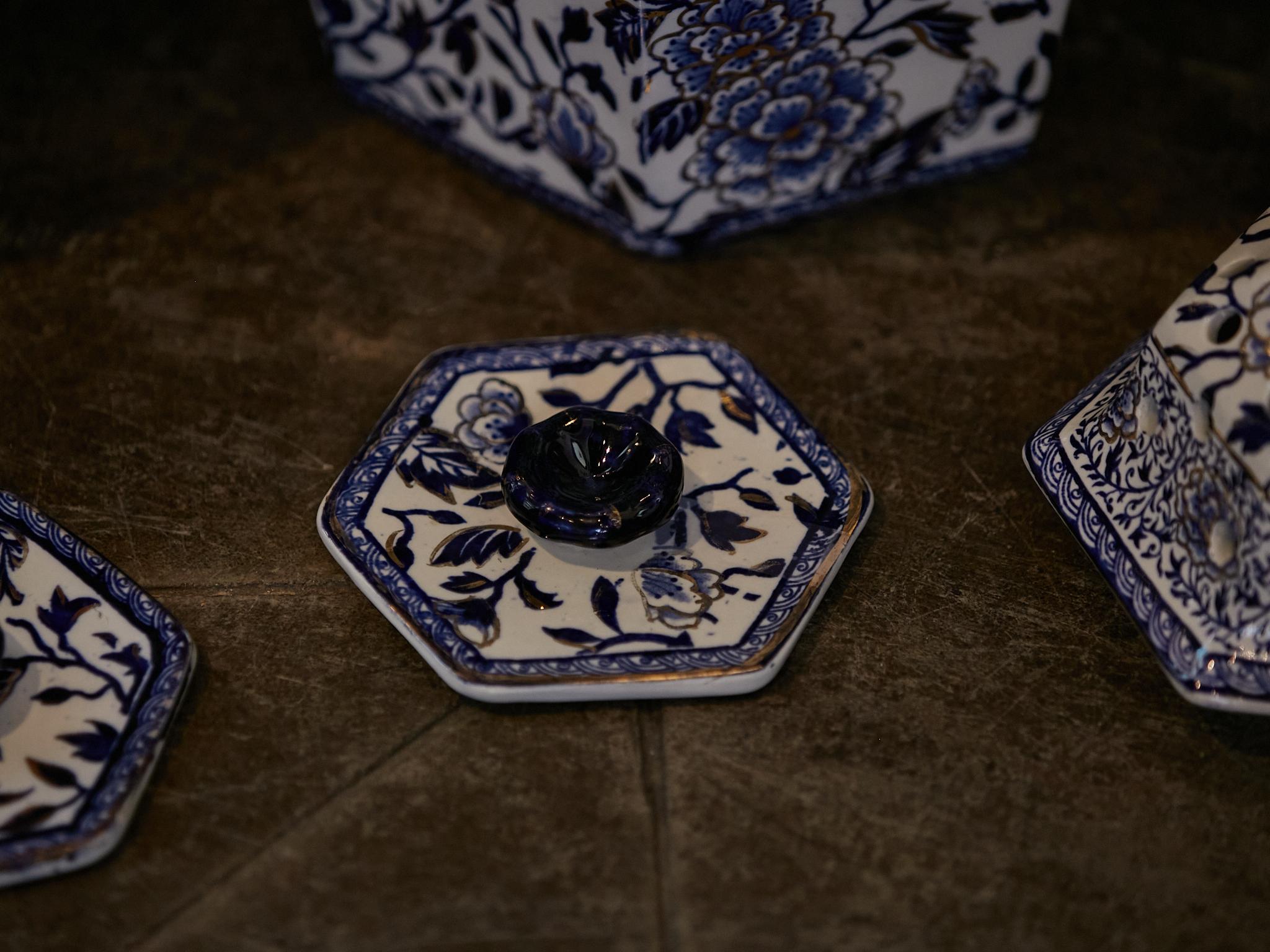 Englische Pourri-Töpfe mit Hunden aus blauem und weißem Porzellan mit Deckel aus dem 19. Jahrhundert im Angebot 14