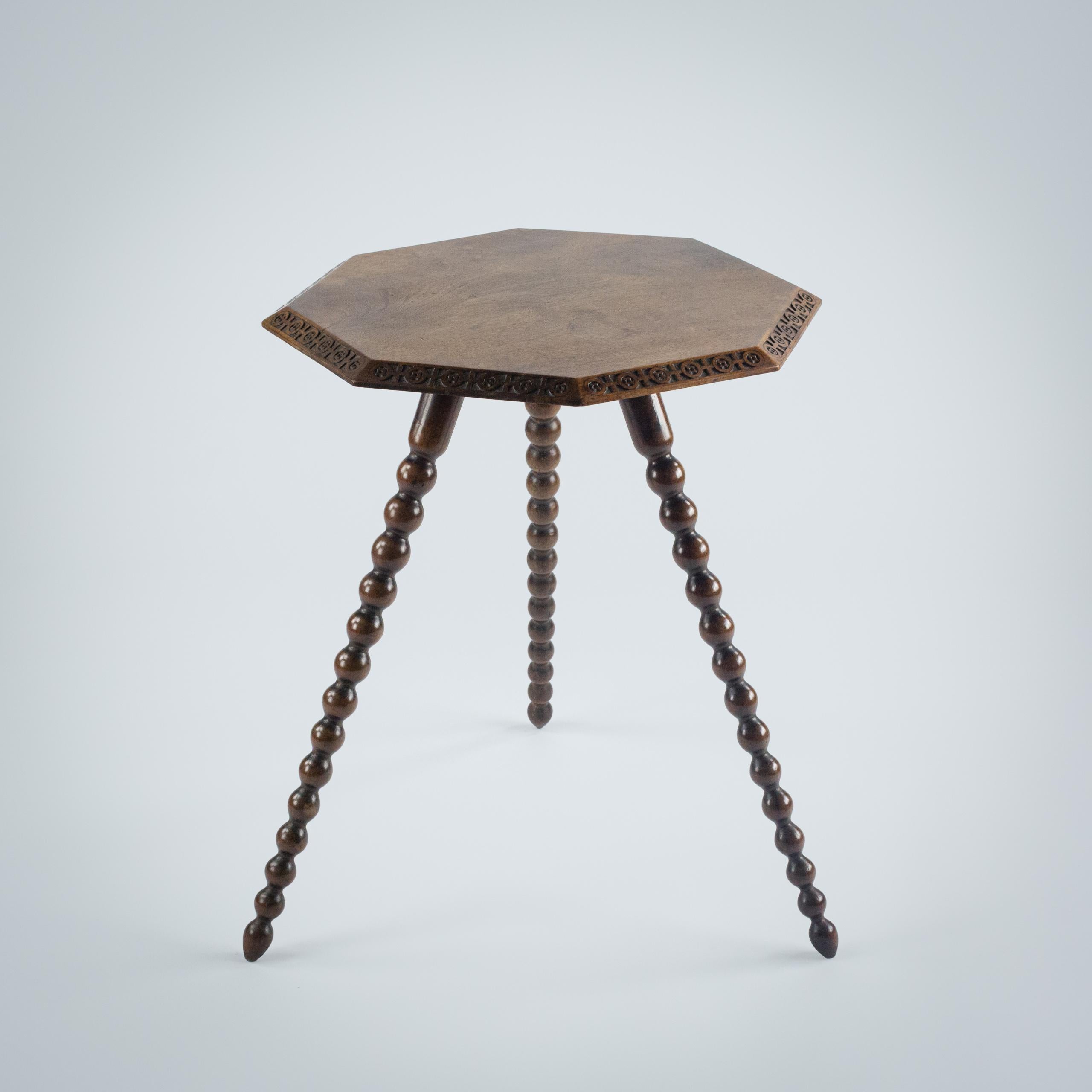 Gypsy Table Single Plank Top, chamfered and decoratively carved edge. Elegant tapered Bobbin Legs. Good Patina. England, Circa 1900.