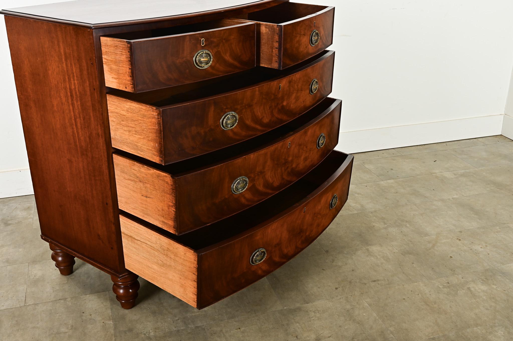 English 19th Century Bow Front Mahogany Chest In Good Condition In Baton Rouge, LA