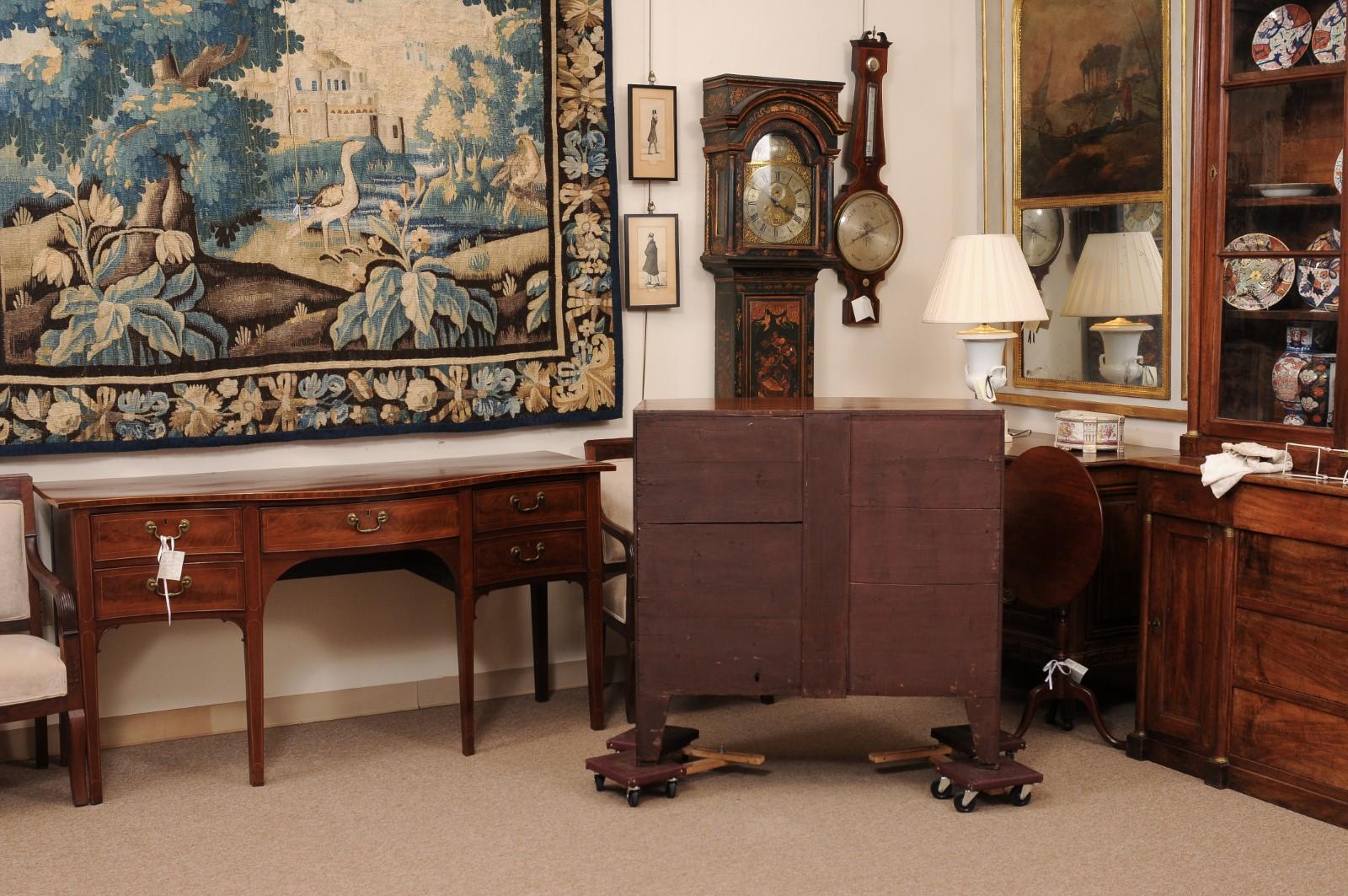 English 19th Century Bowfront Mahogany Chest en vente 1