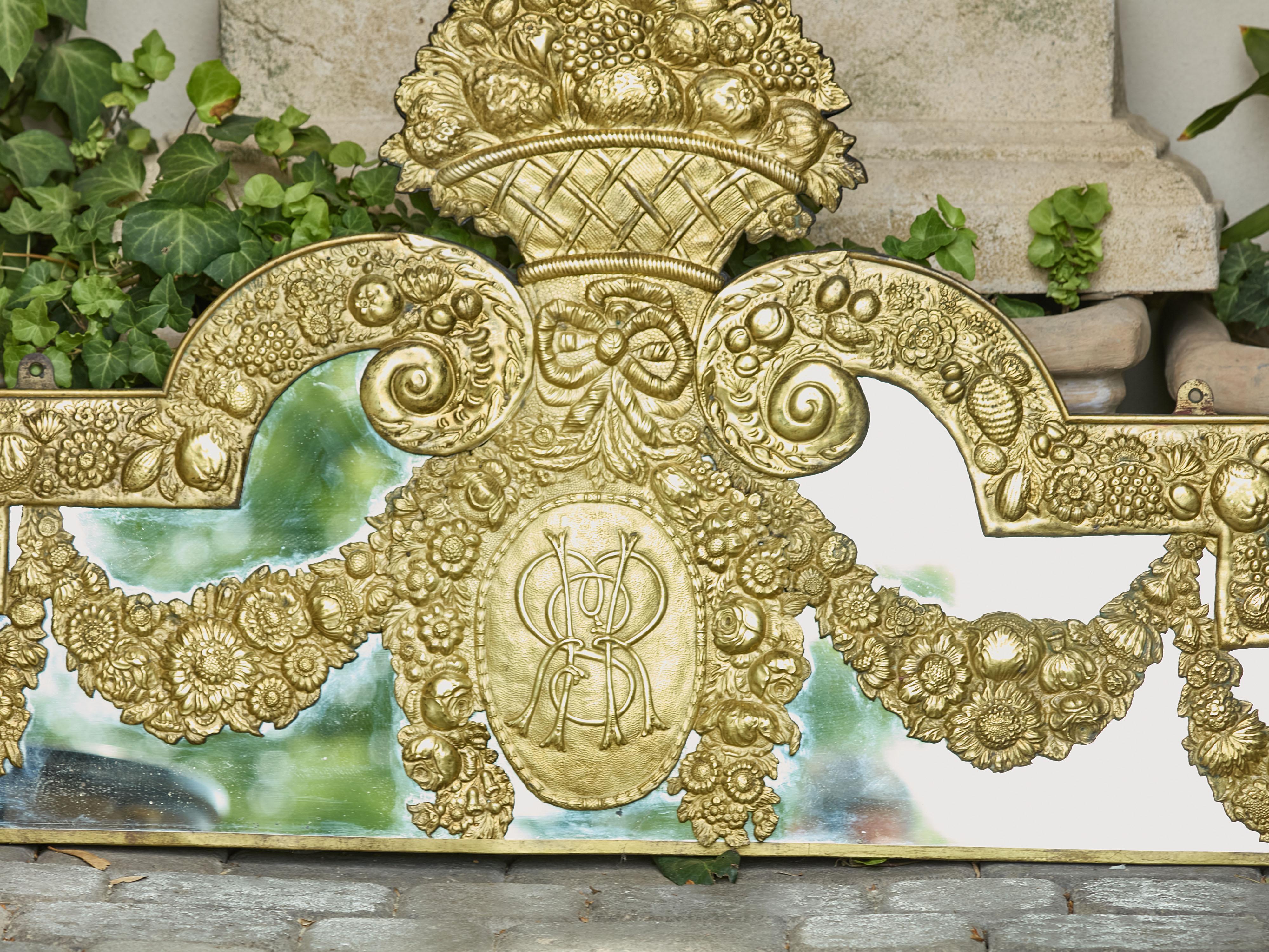 Elemento architettonico in ottone e specchio del XIX secolo inglese con decorazioni floreali In condizioni buone in vendita a Atlanta, GA