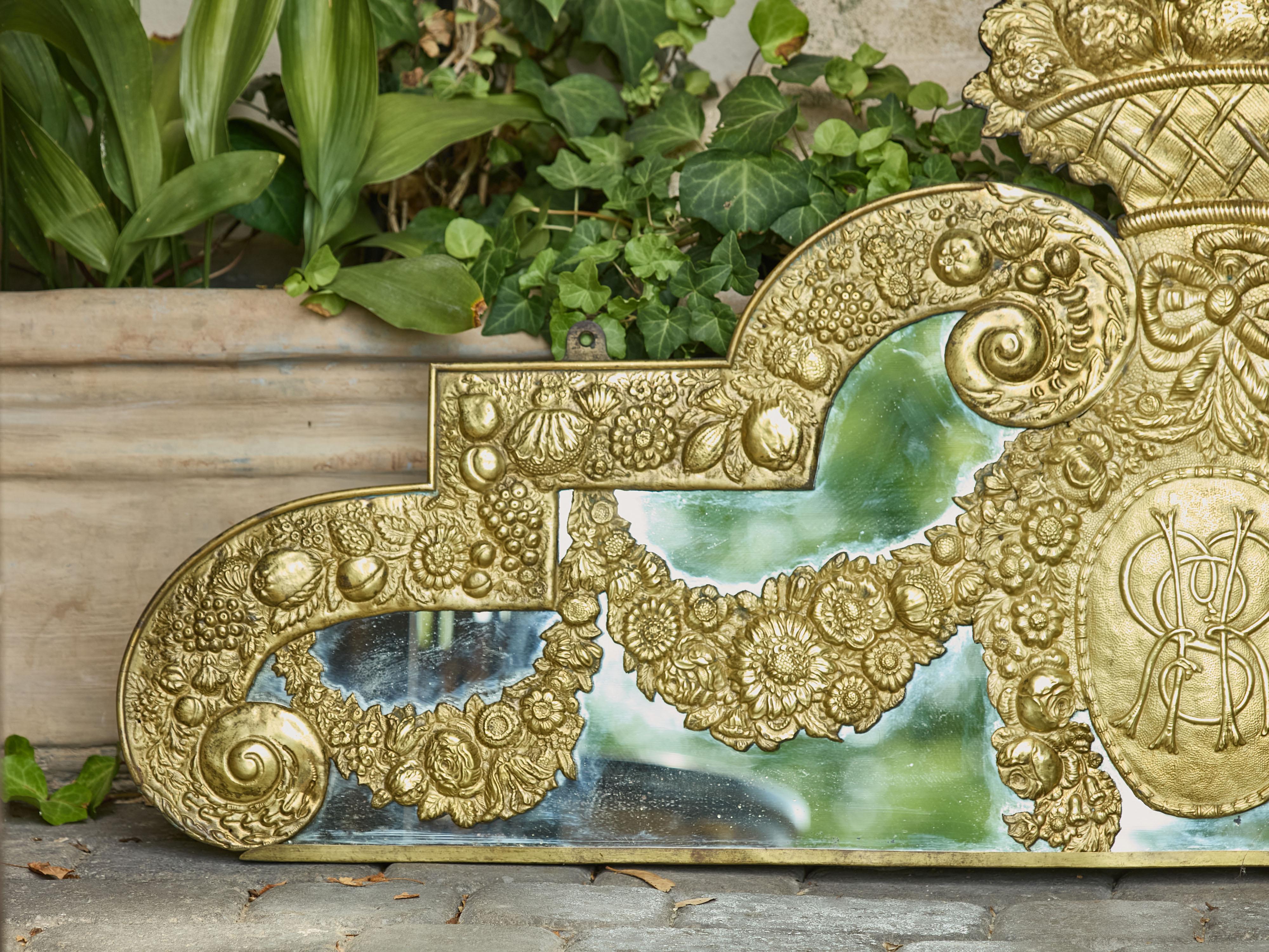 Elemento architettonico in ottone e specchio del XIX secolo inglese con decorazioni floreali in vendita 1