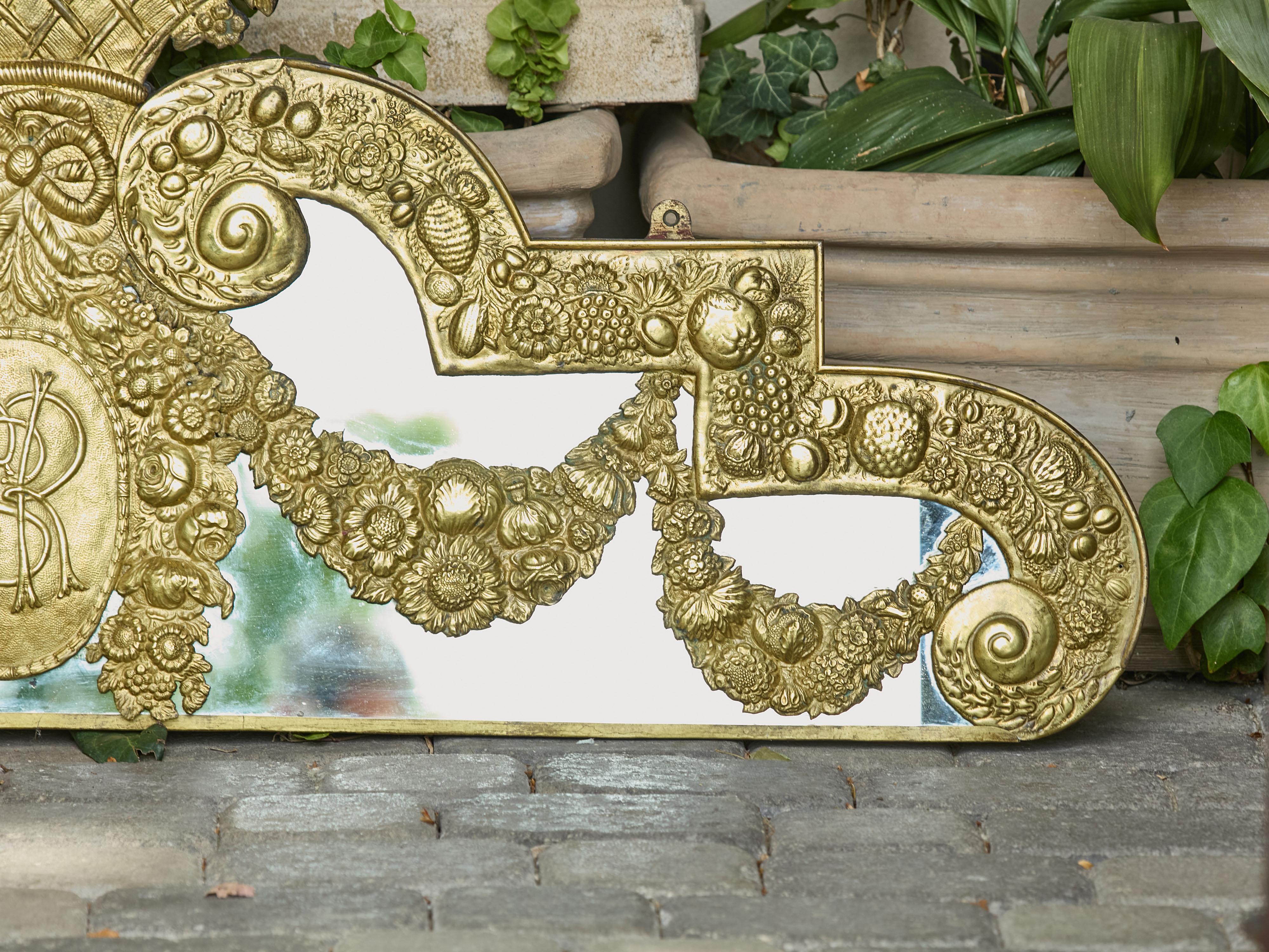Elemento architettonico in ottone e specchio del XIX secolo inglese con decorazioni floreali in vendita 2