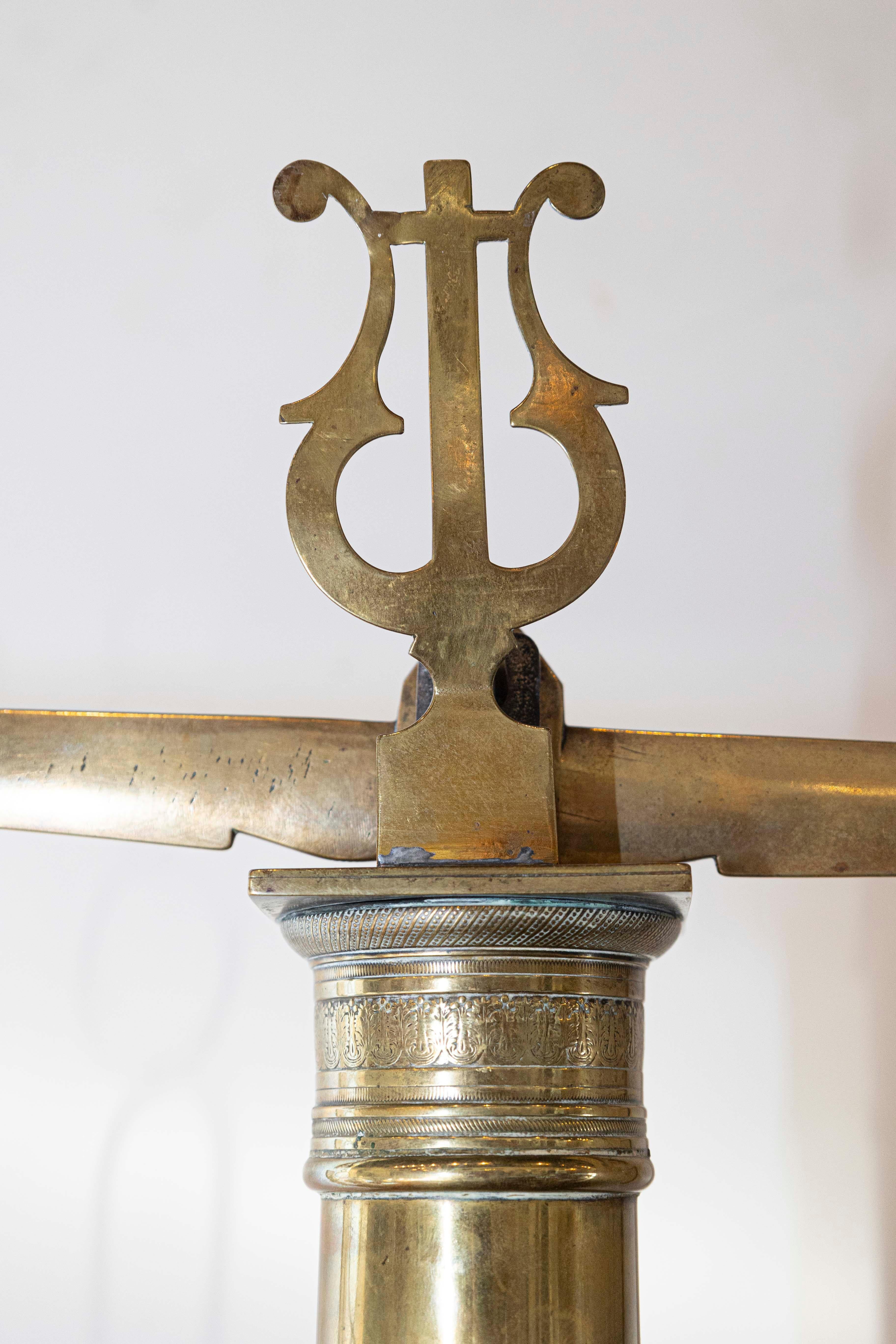Anglais Scale Herbalist anglaise du 19ème siècle avec colonne centrale et motif de lyre en vente