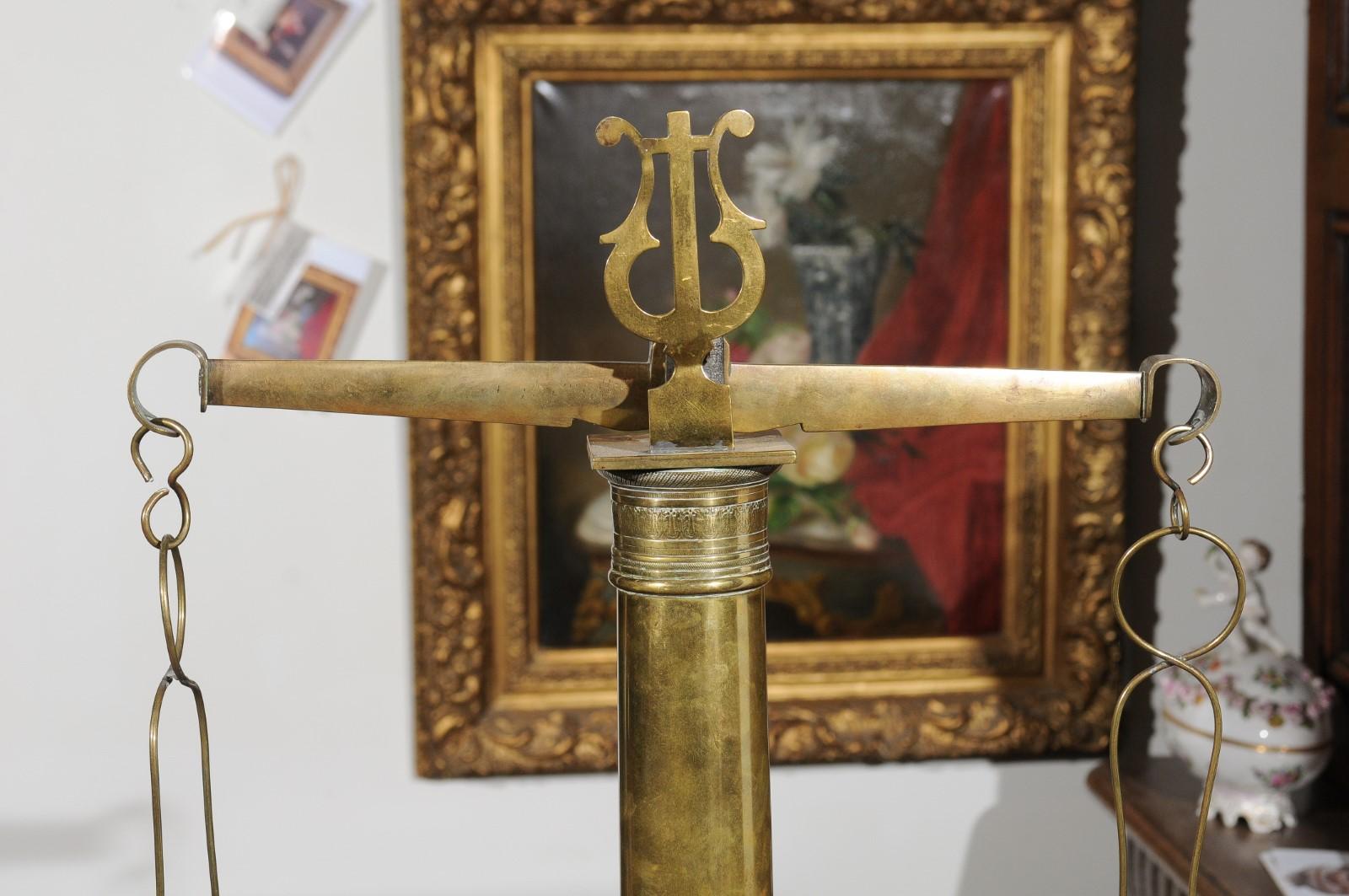 English 19th Century Brass Herbalist Scale with Central Column and Lyre Motif For Sale 1