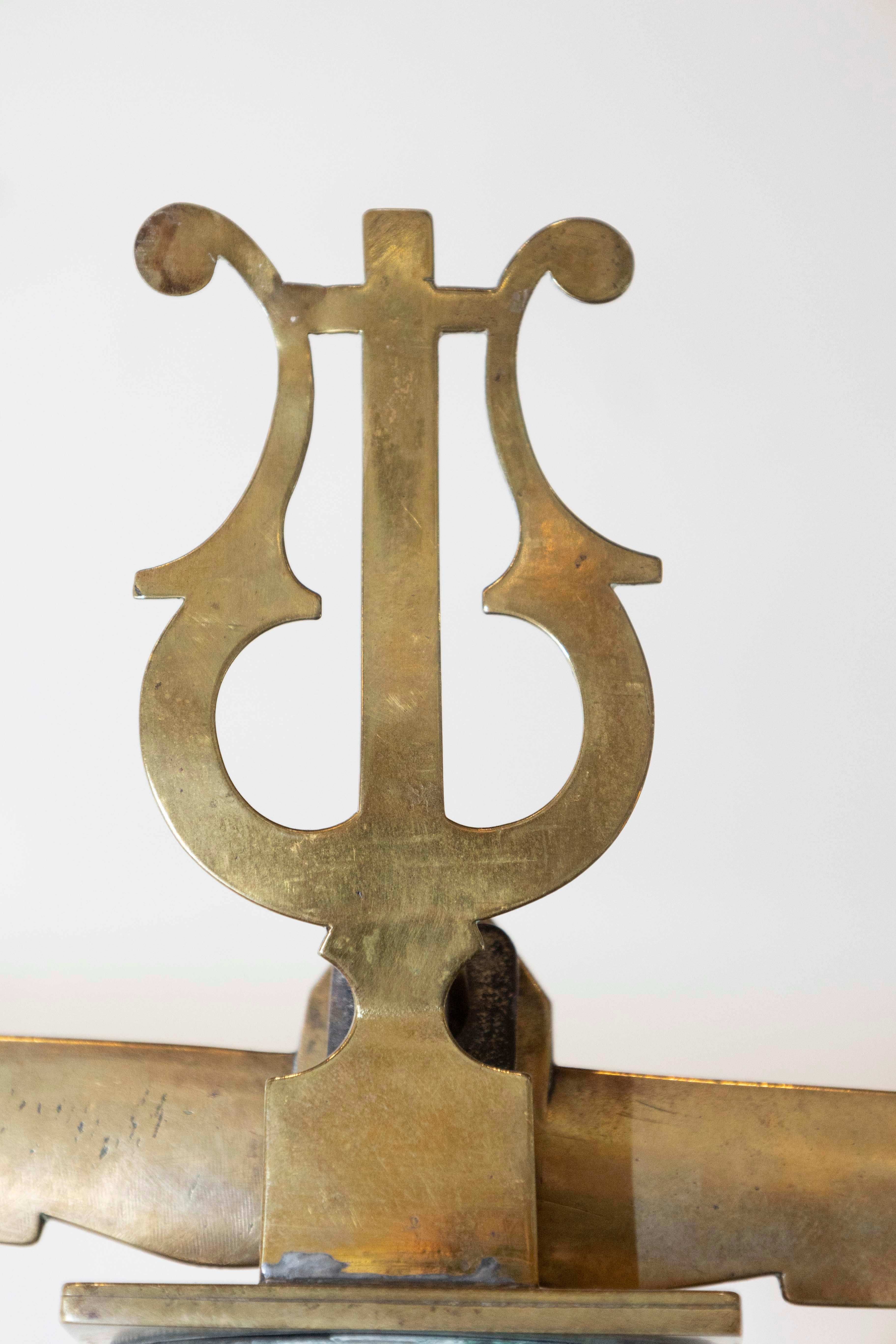 Scale Herbalist anglaise du 19ème siècle avec colonne centrale et motif de lyre Bon état - En vente à Atlanta, GA