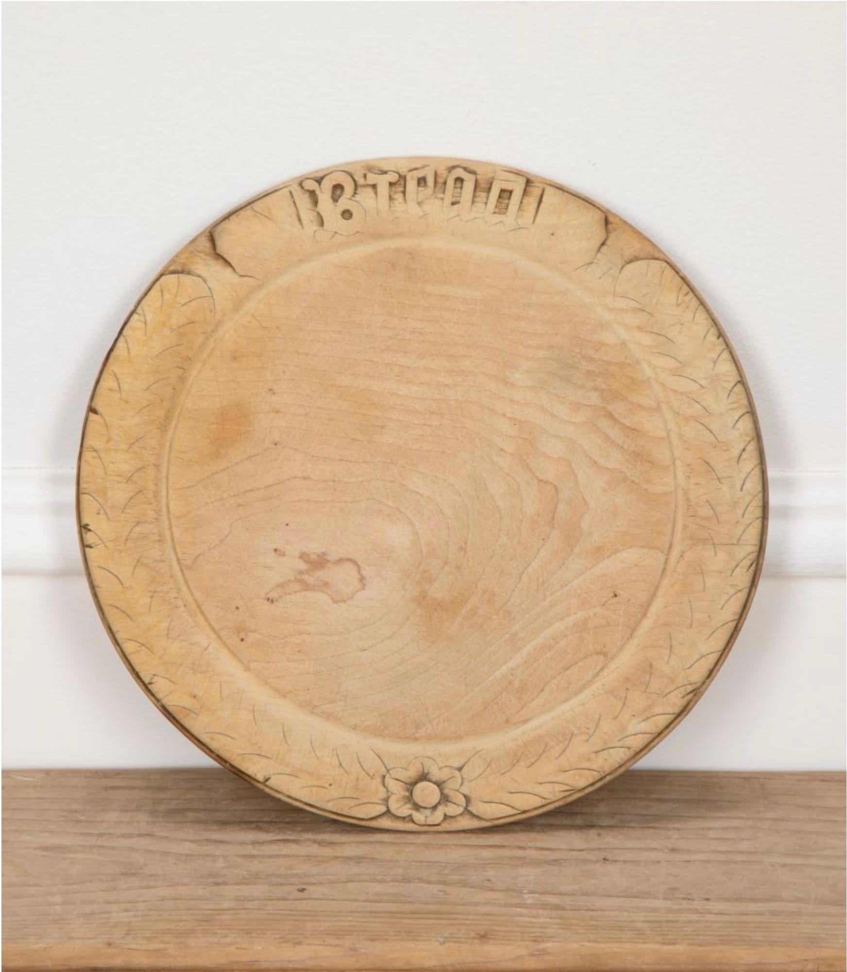 Planche à pain anglaise du 19e siècle, sculptée à la main. 
En très bon état d'origine, Circa 1900.