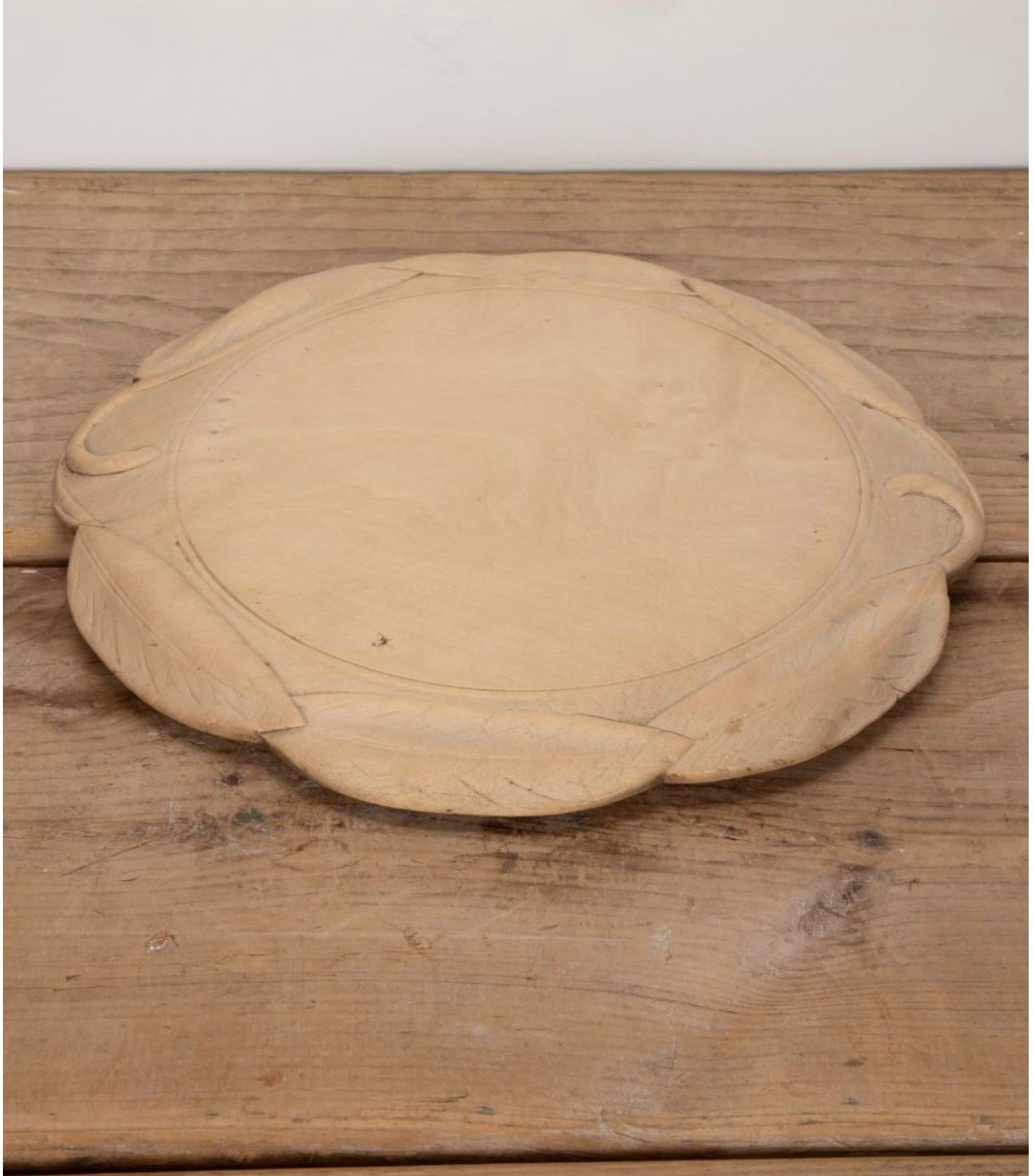 Tabla de pan inglesa del siglo XIX Tallado a mano en venta