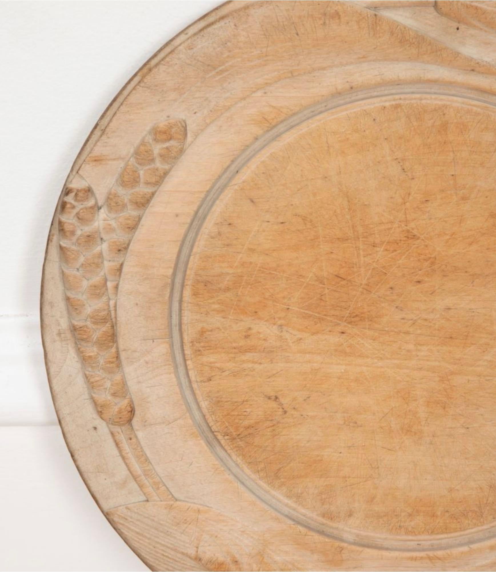 Sculpté à la main Planche à pain anglaise du 19ème siècle en vente