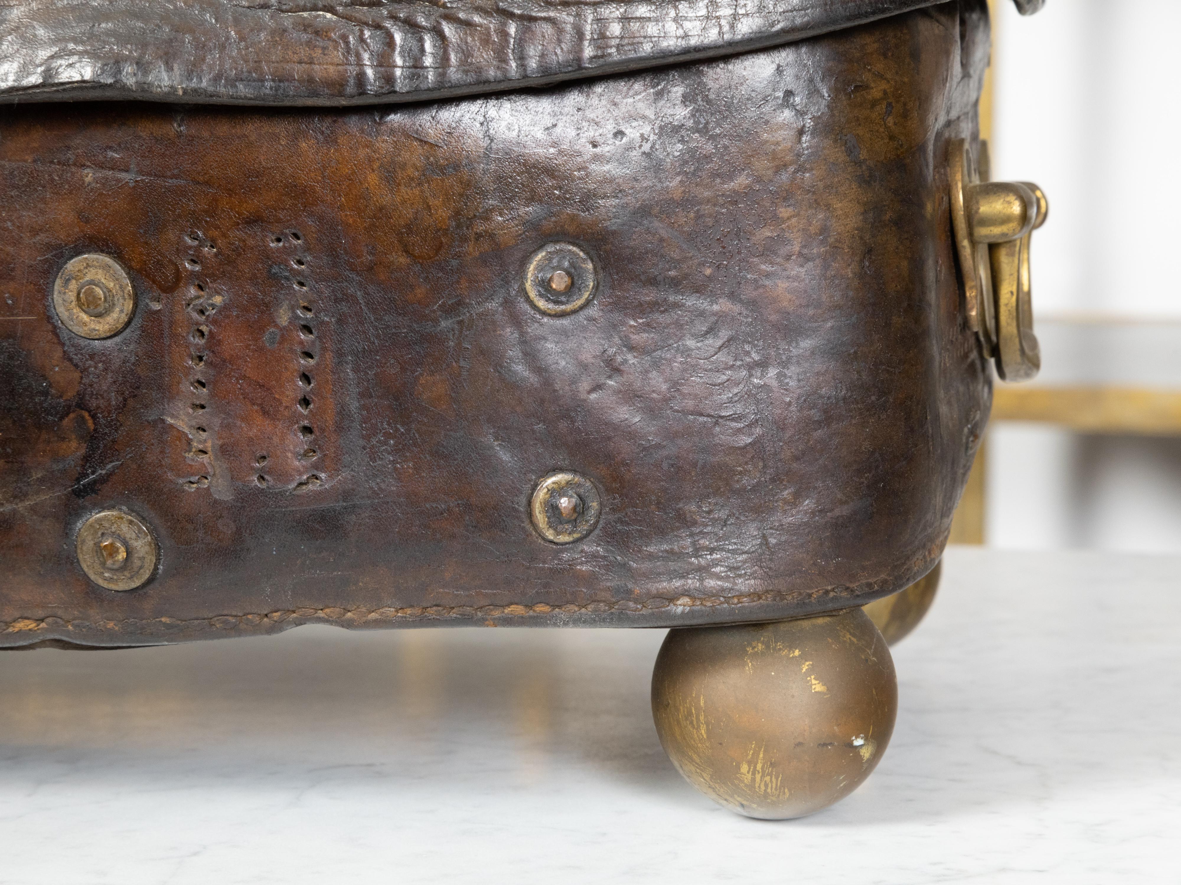 English 19th Century Brown Leather Case with GR Crowned Monogram and Ball Feet For Sale 5