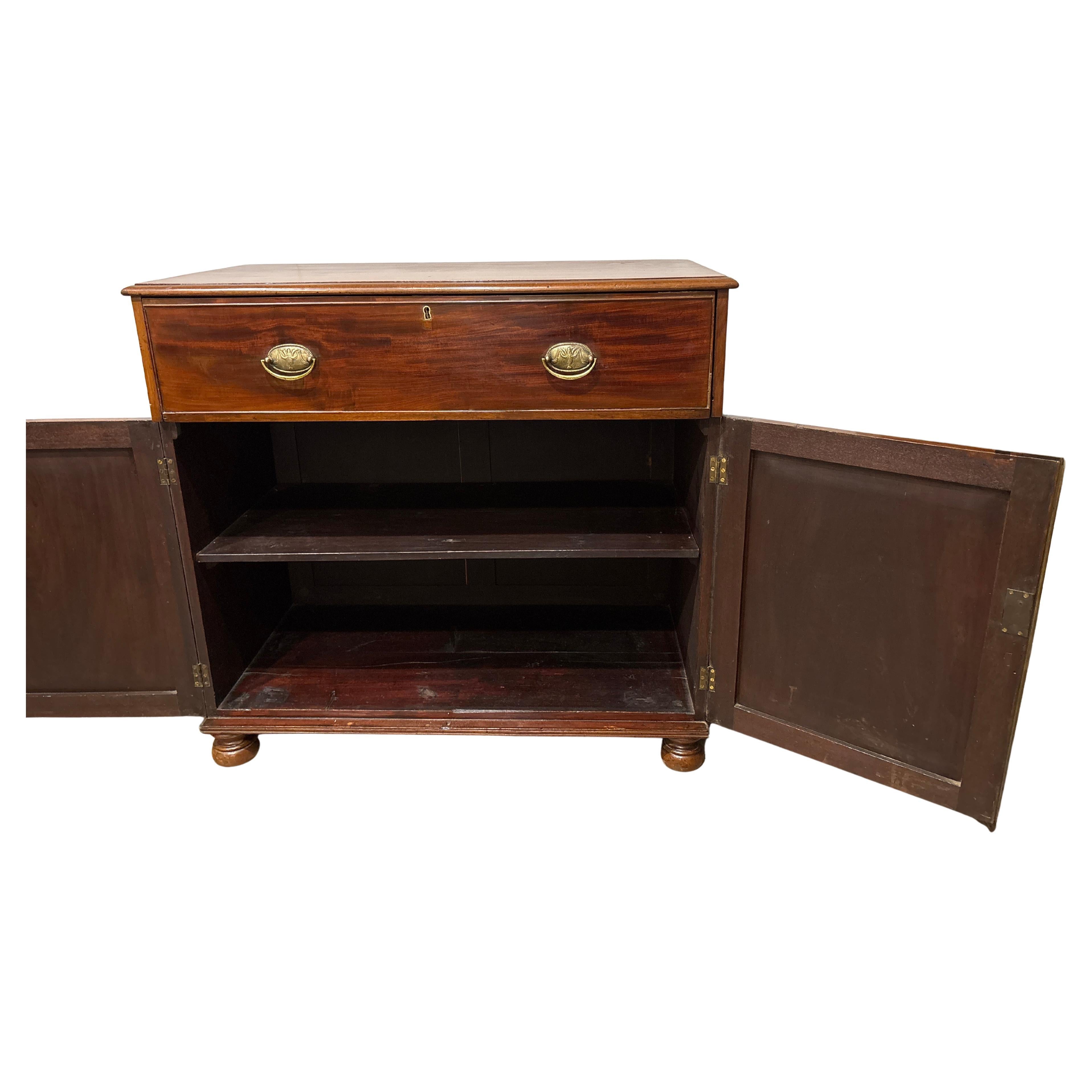 Buffet anglais du 19ème siècle en vente 1