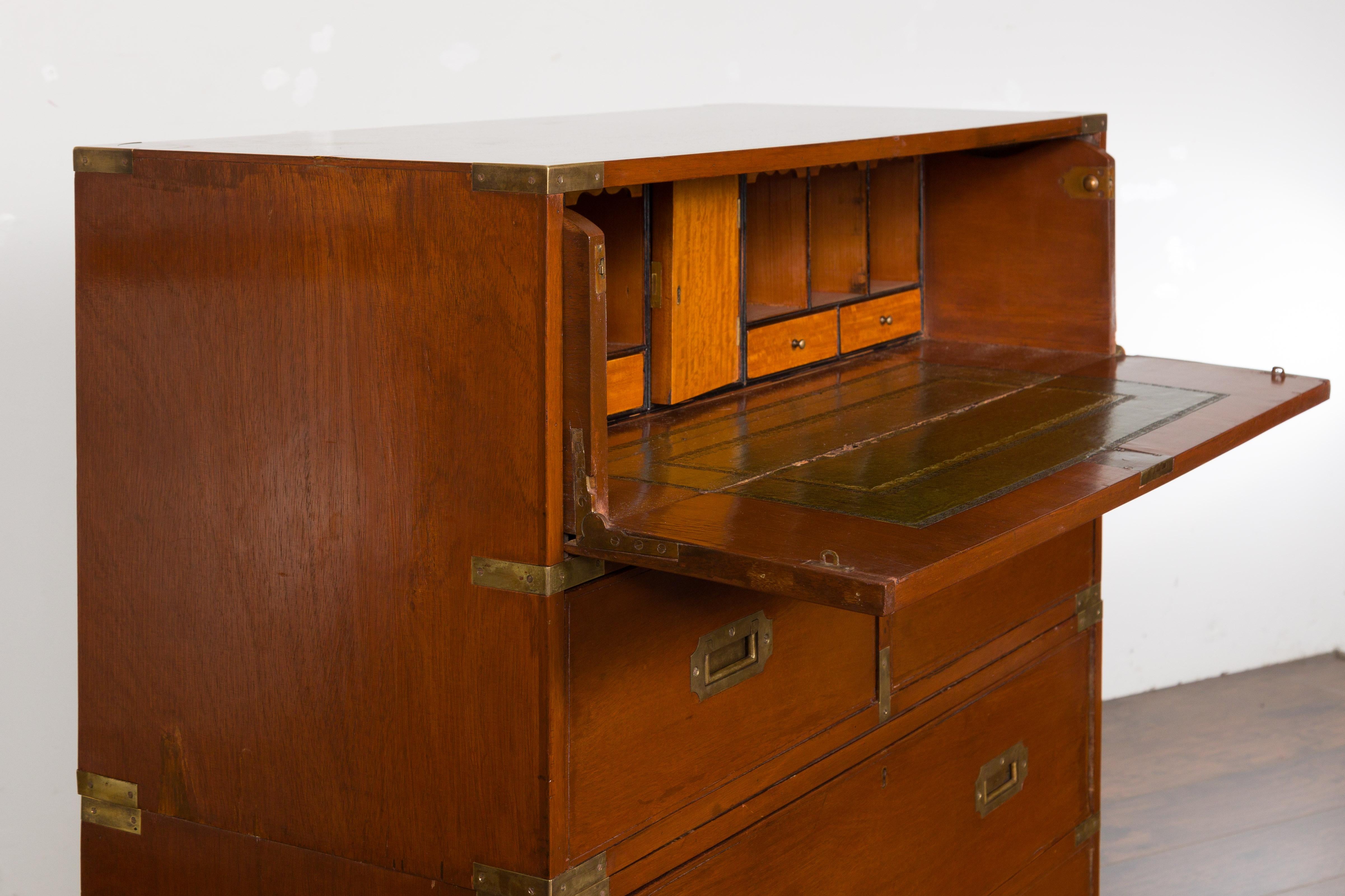 Englische Kampagnentruhe des 19. Jahrhunderts mit ausklappbarem Schreibtisch und vier Schubladen im Angebot 14