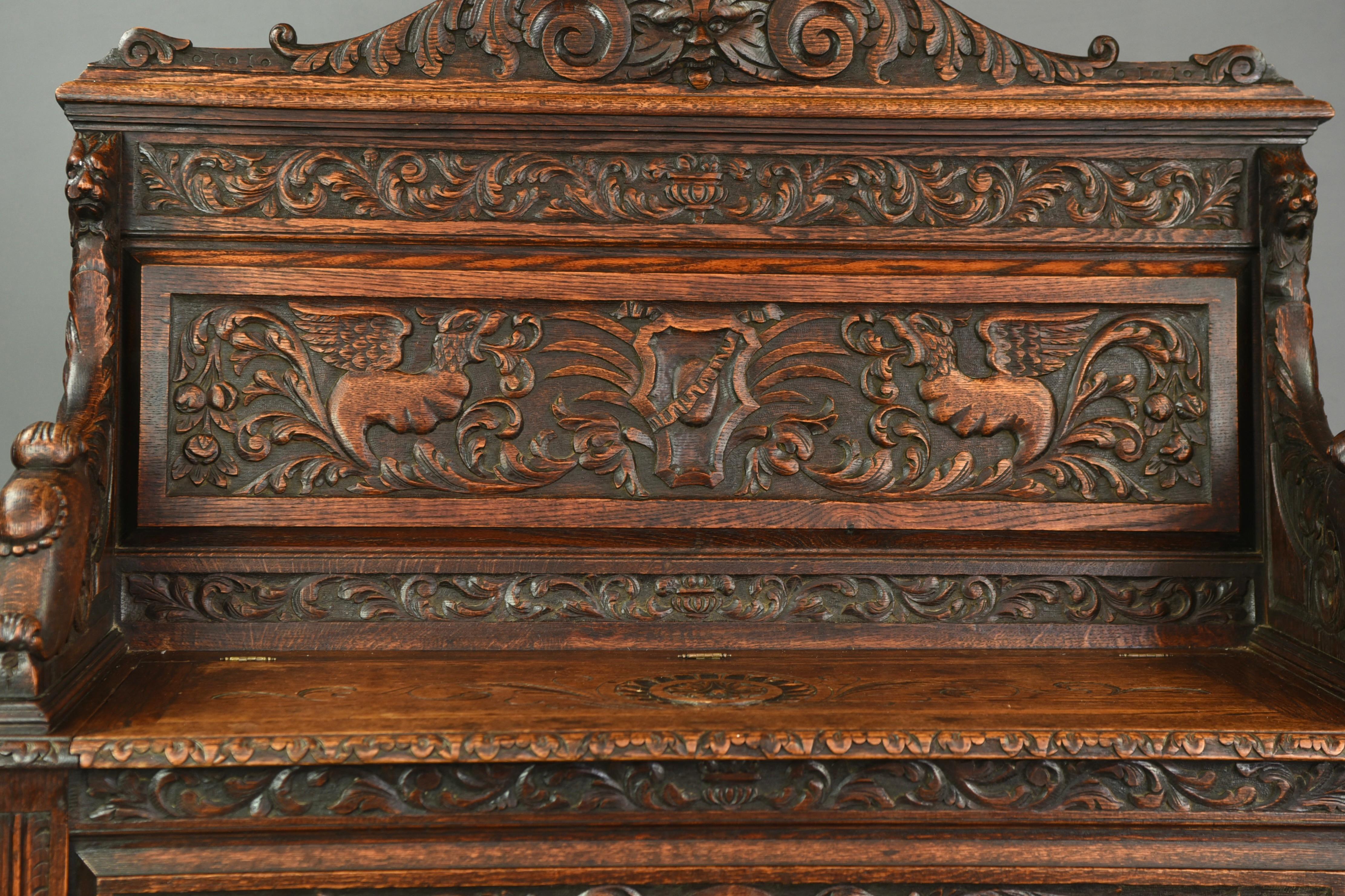 English 19th Century Carved Oak Box Settle Bench In Good Condition In Chelmsford, GB