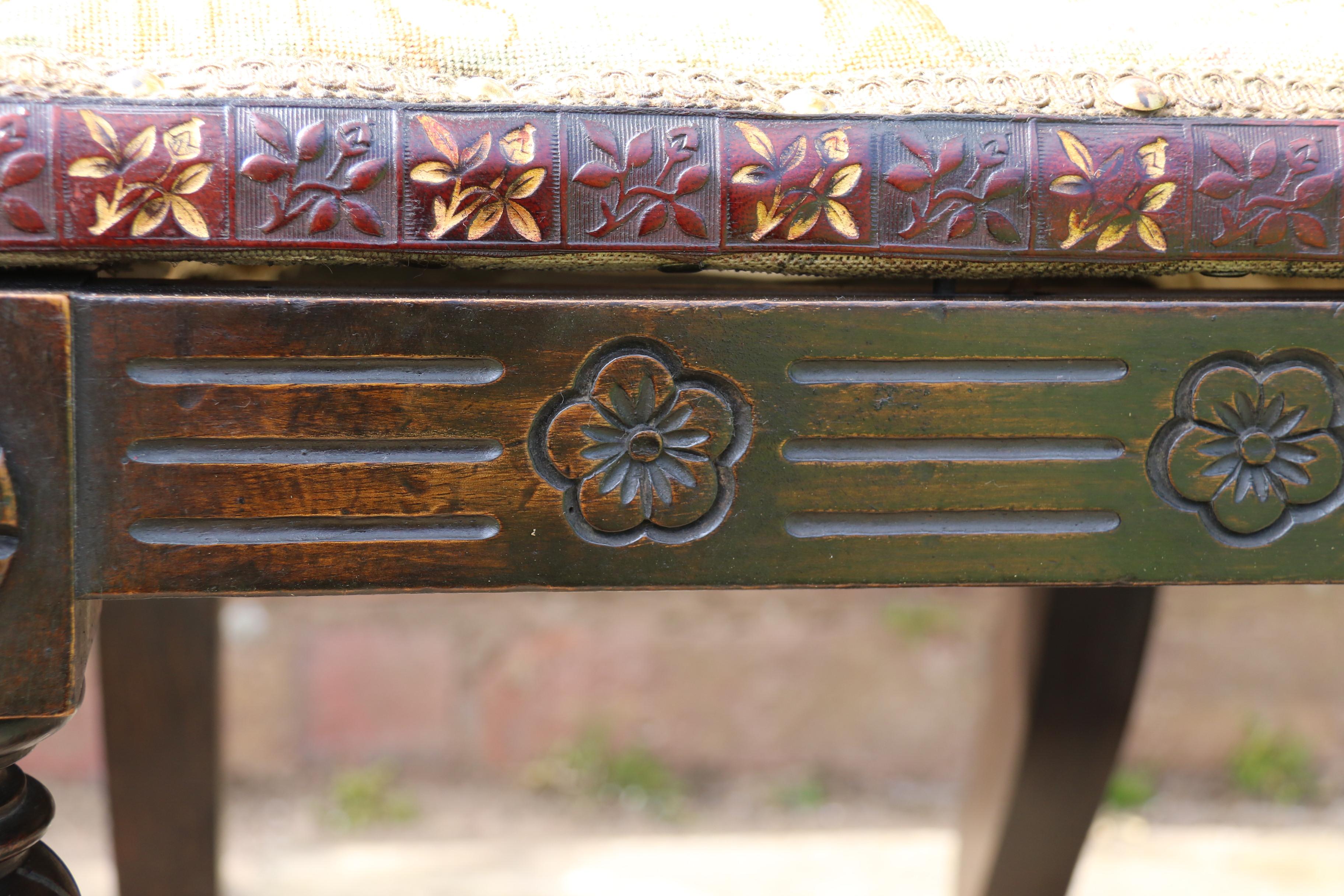 Chaise de campagne à dossier haut en noyer sculpté du 19e siècle, vers 1870 en vente 6