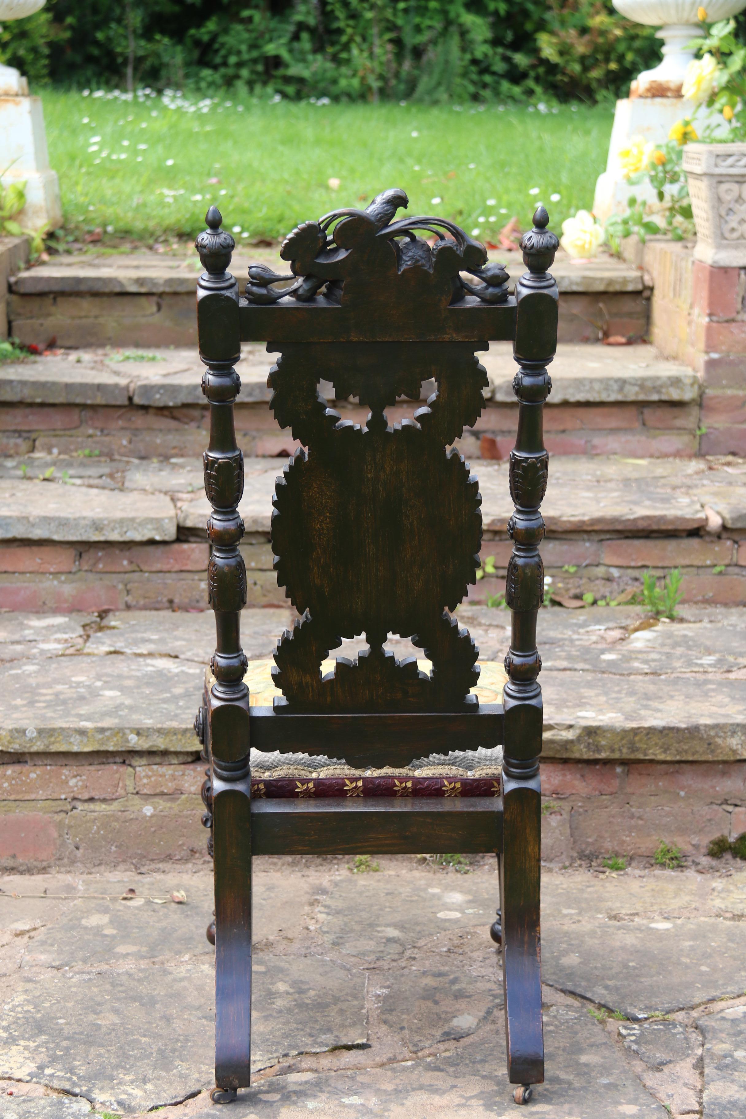 Chaise de campagne à dossier haut en noyer sculpté du 19e siècle, vers 1870 en vente 7