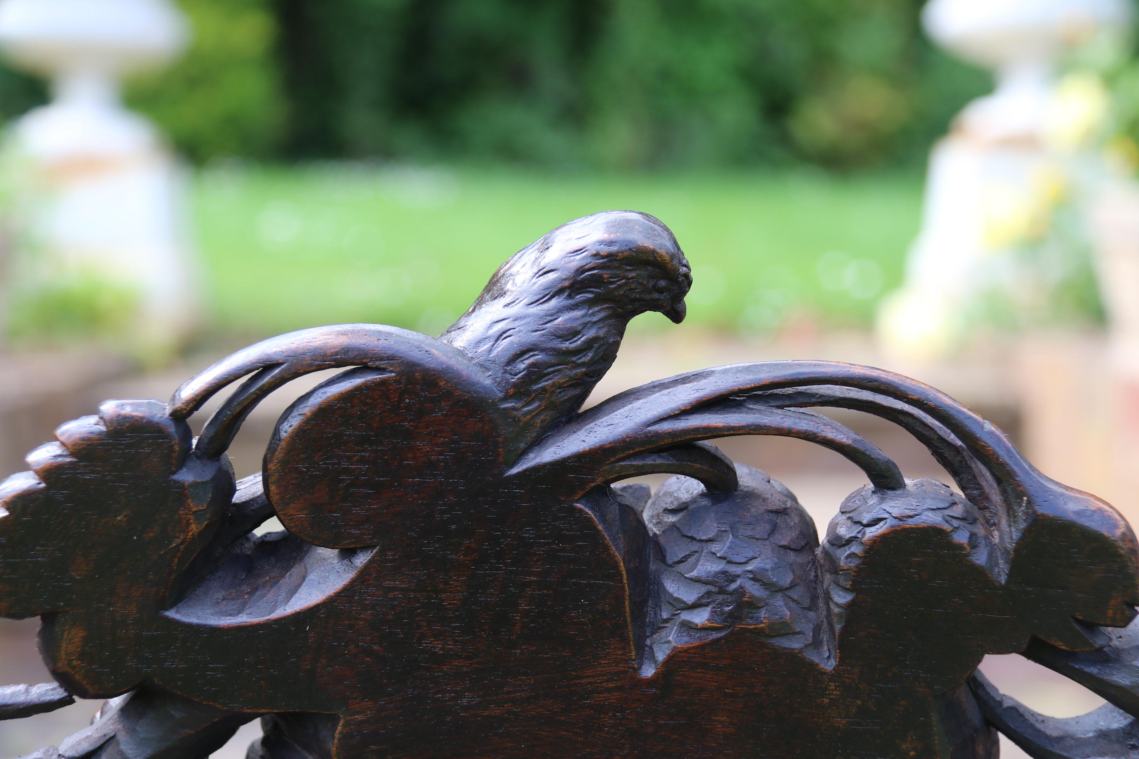 Chaise de campagne à dossier haut en noyer sculpté du 19e siècle, vers 1870 en vente 8