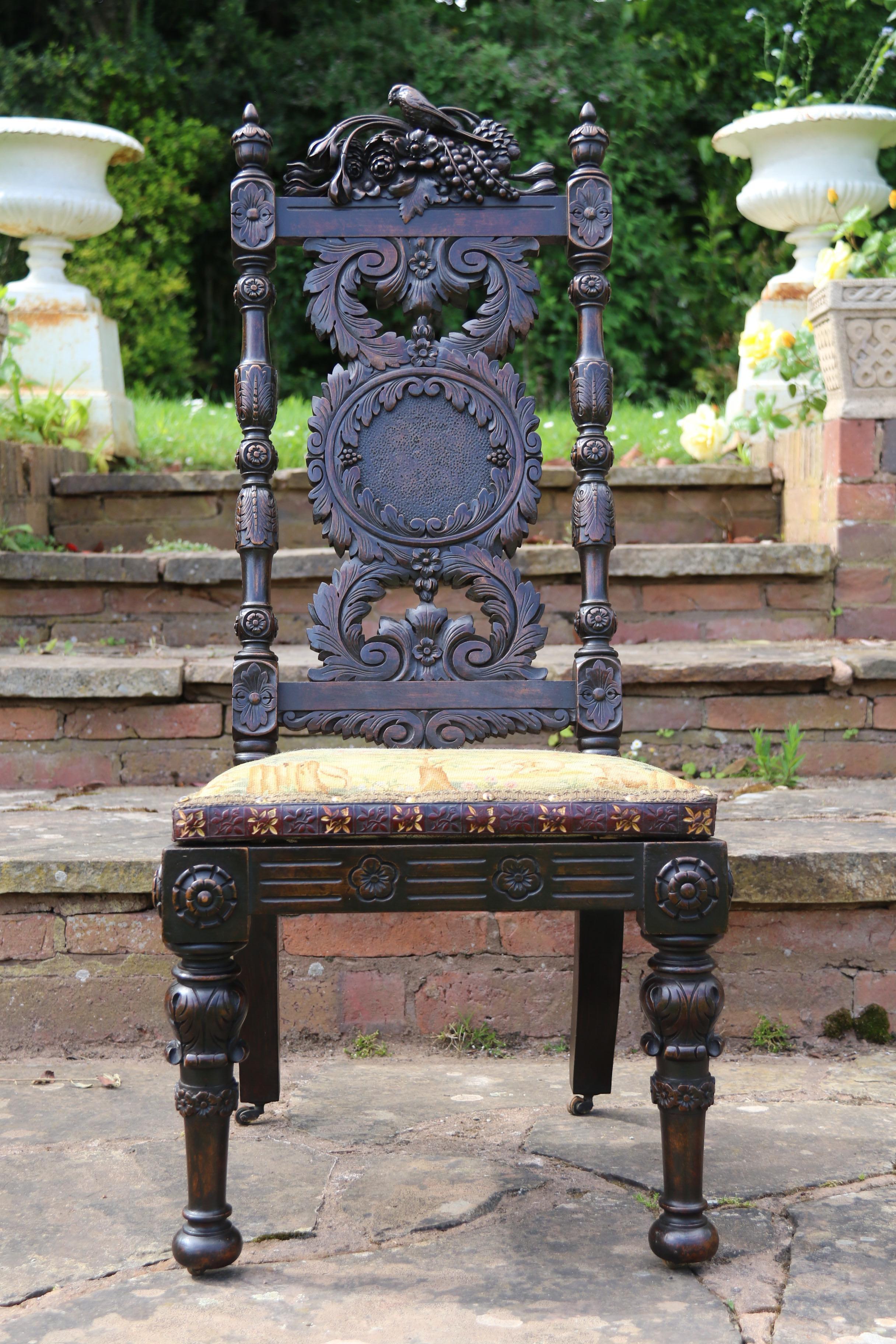 Chaise de campagne à dossier haut en noyer sculpté du 19e siècle, vers 1870 en vente 9