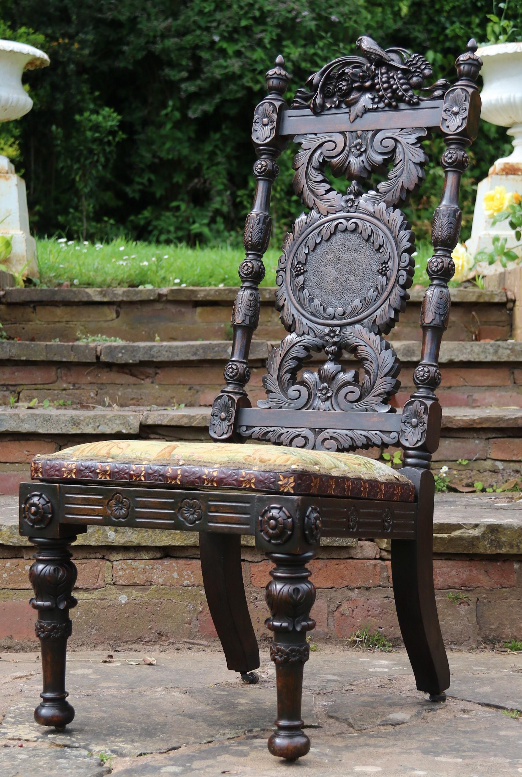 Sculpté Chaise de campagne à dossier haut en noyer sculpté du 19e siècle, vers 1870 en vente
