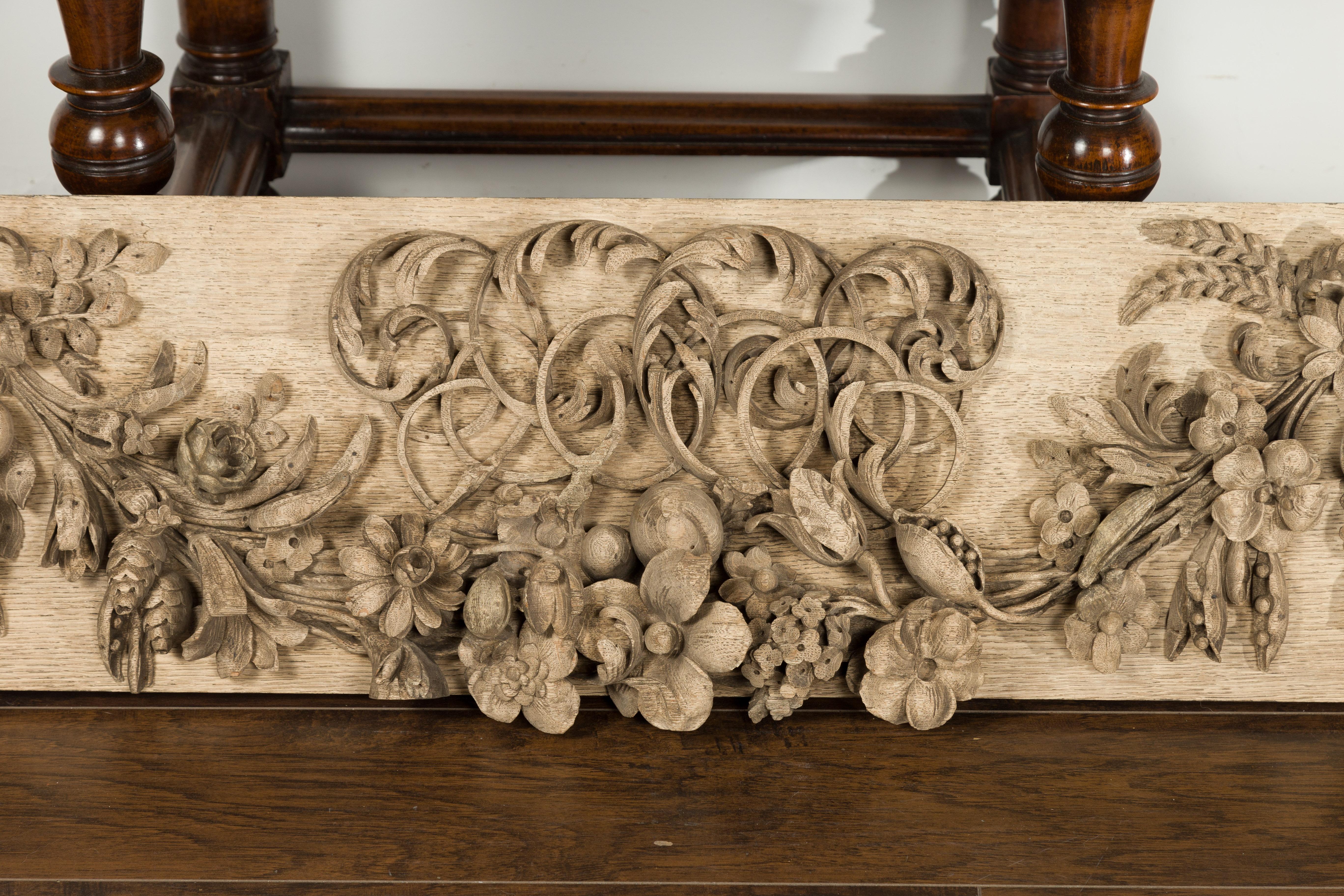 English 19th Century Carved Wooden Fragment with Fruits and Flower Garland For Sale 1