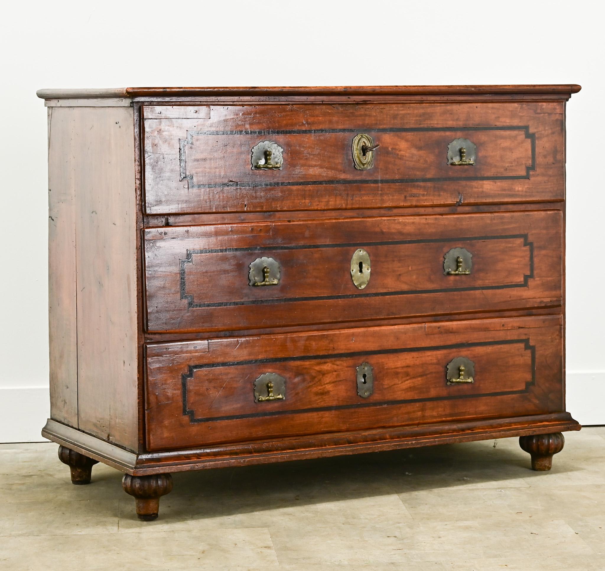 English 19th Century Chest made of Wild Cherry In Good Condition For Sale In Baton Rouge, LA